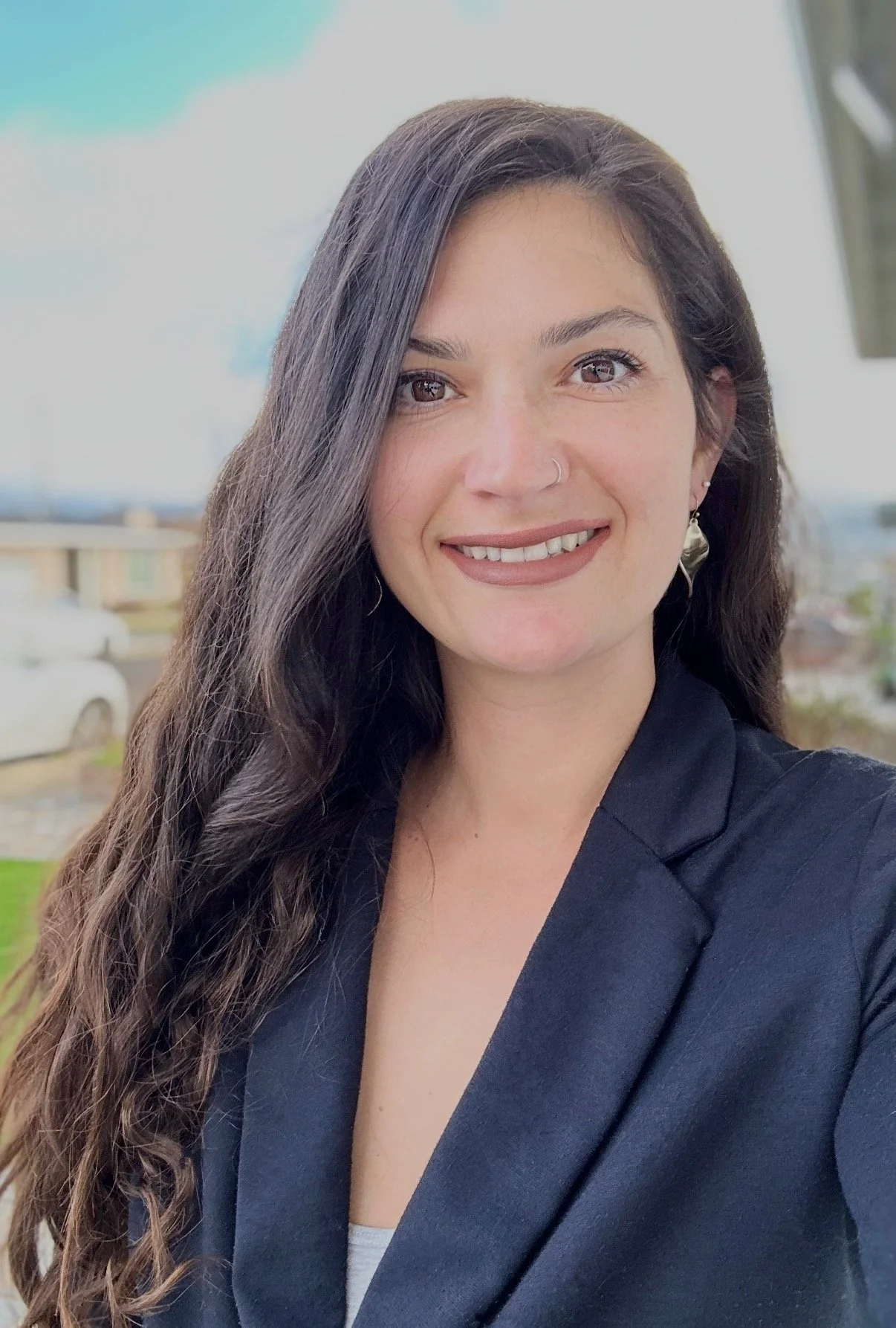 Art Therapist Stephanie Vogel located in California, available for in person and virtual sessions.