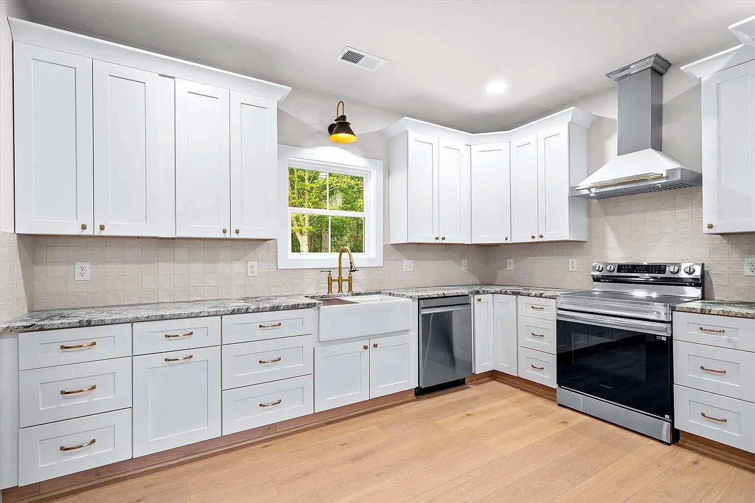 407 Dawnville Road 13.jpg