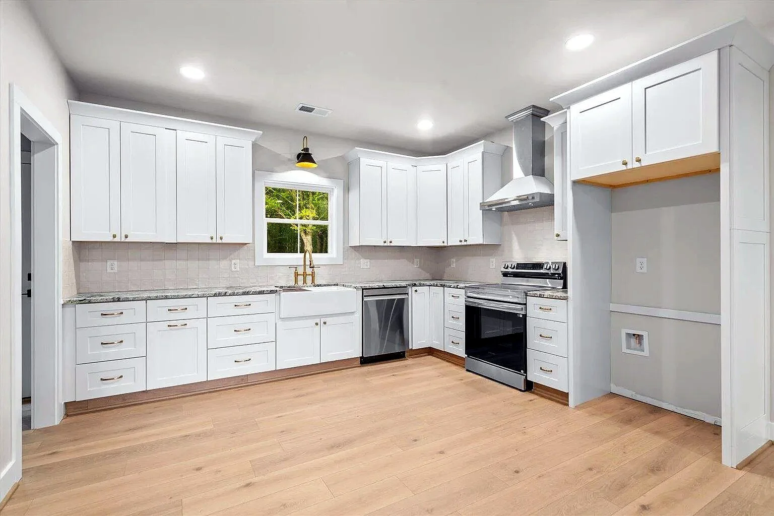 407 Dawnville Road 12.jpg