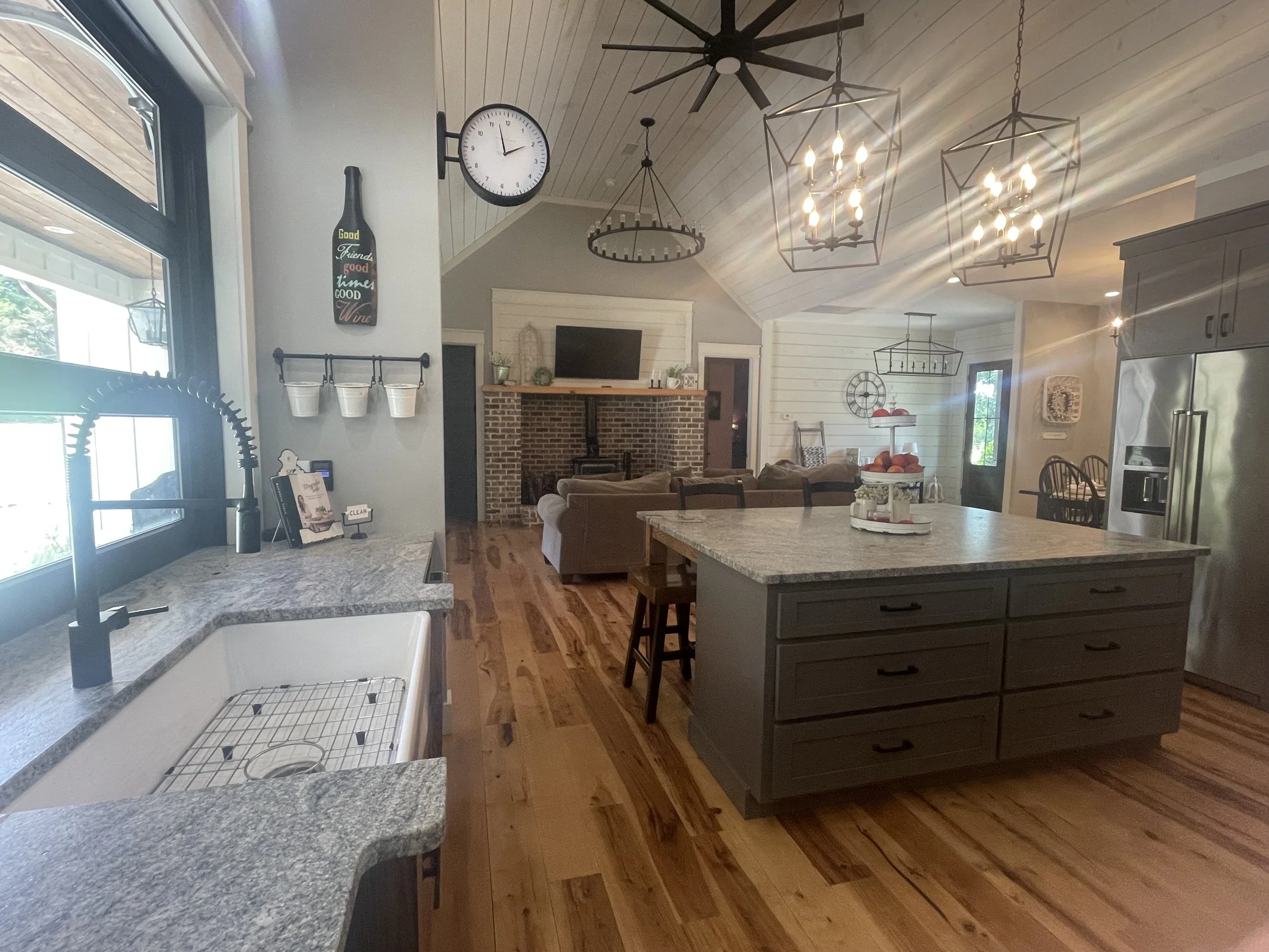 Kitchen 2.jpg