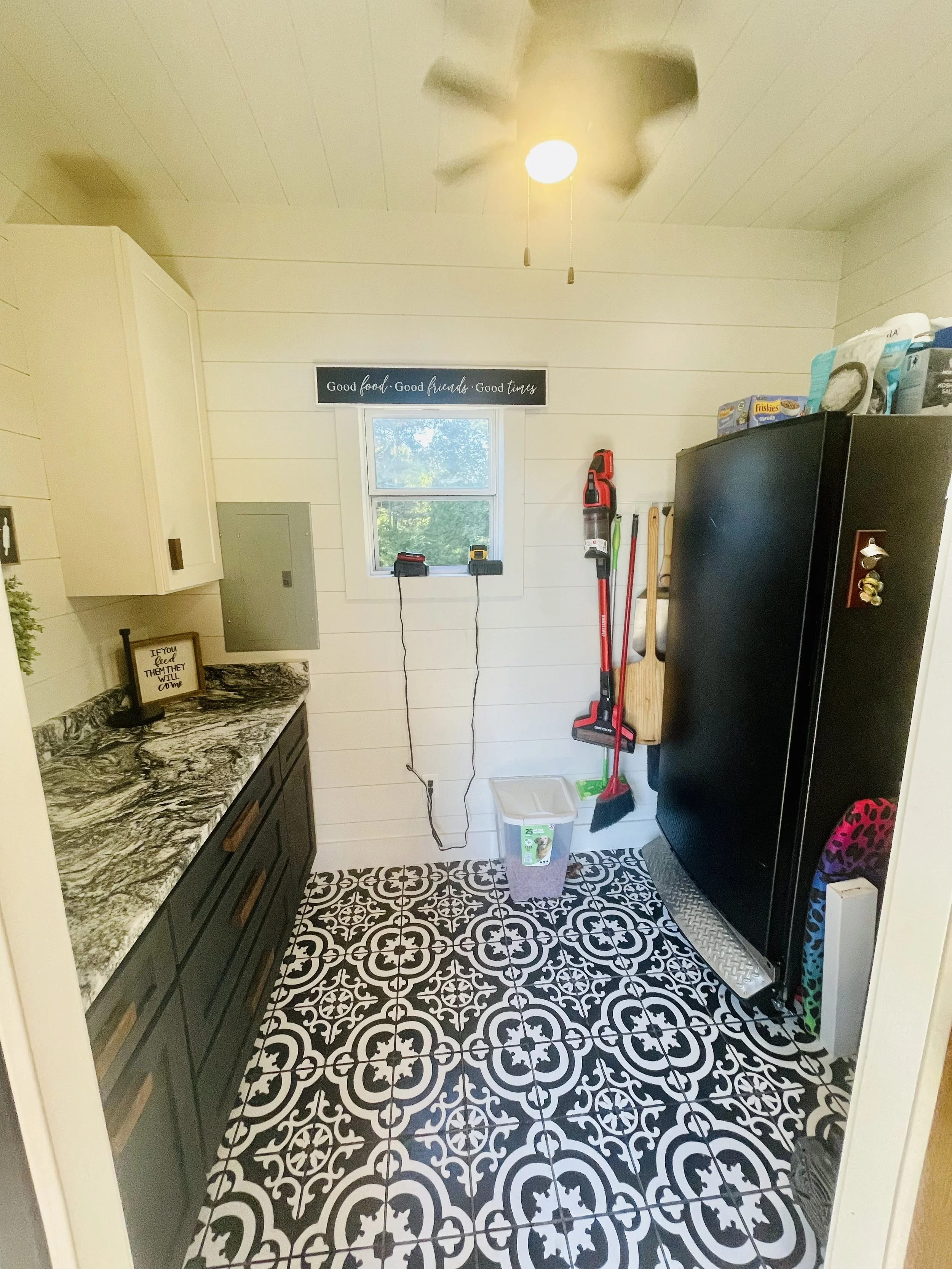 Poolhouse Kitchenette.jpg