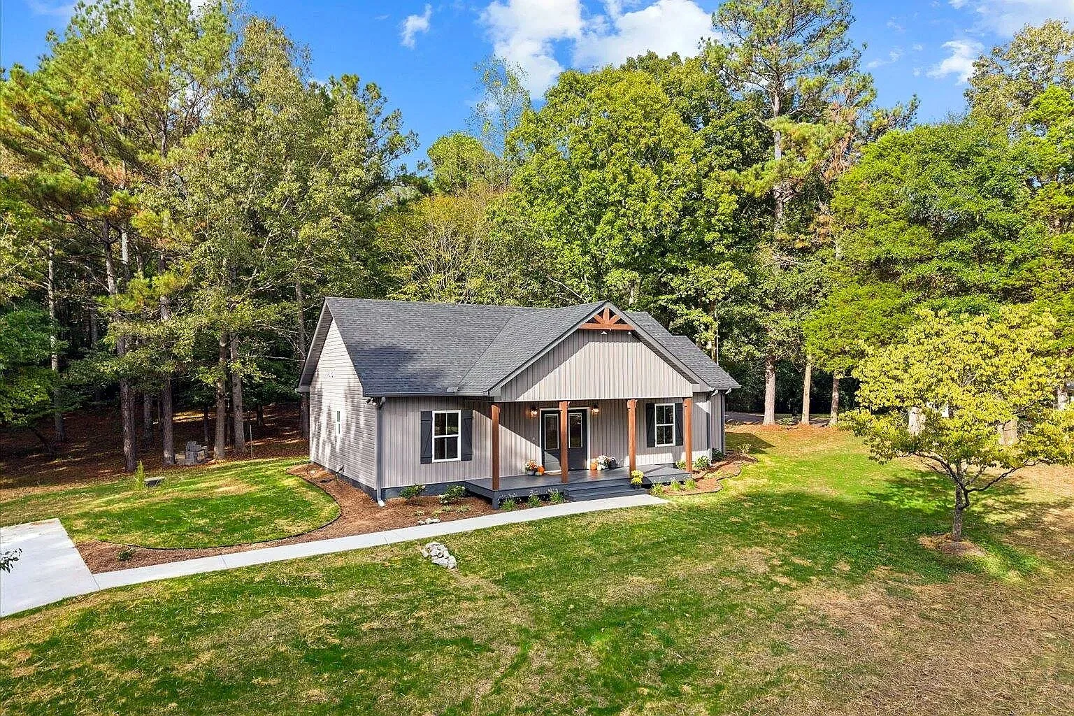 407 Dawnville Road 3.jpg