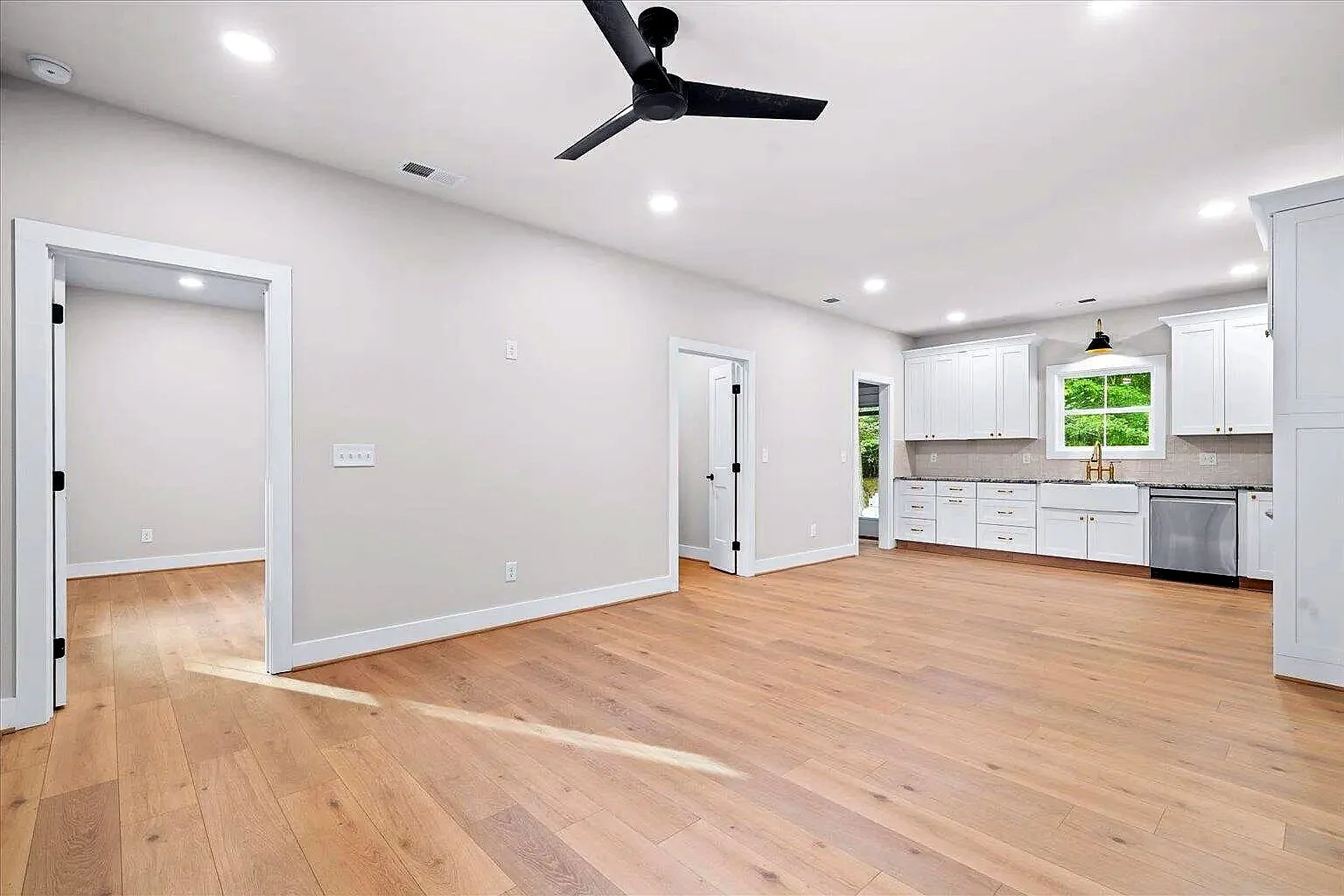 407 Dawnville Road 10.jpg