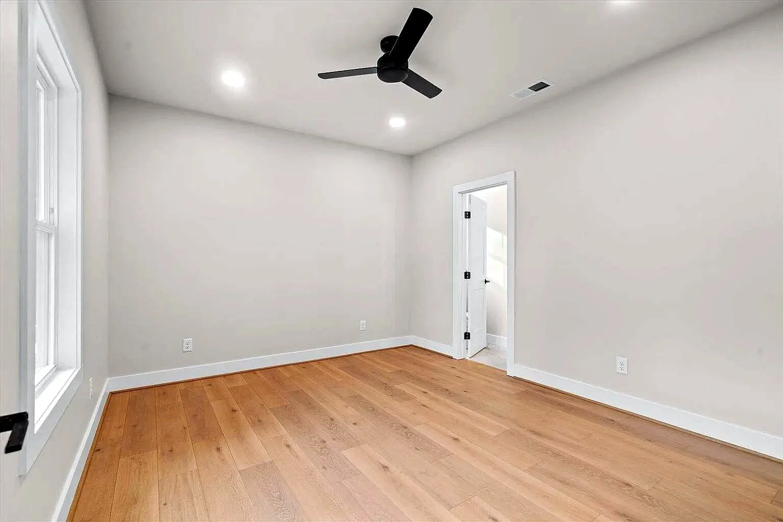 407 Dawnville Road 19.jpg