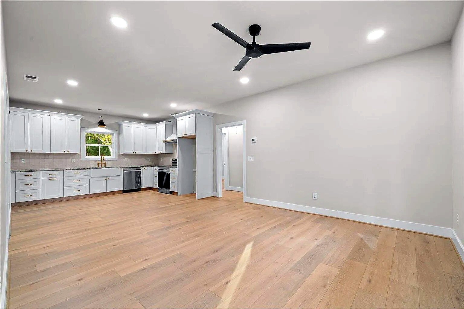 407 Dawnville Road 9.jpg