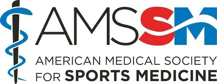 Logo de la Sociedad Médica Americana para Medicina Deportiva, con un caduceo y letras 'AMSSM' y texto en inglés.