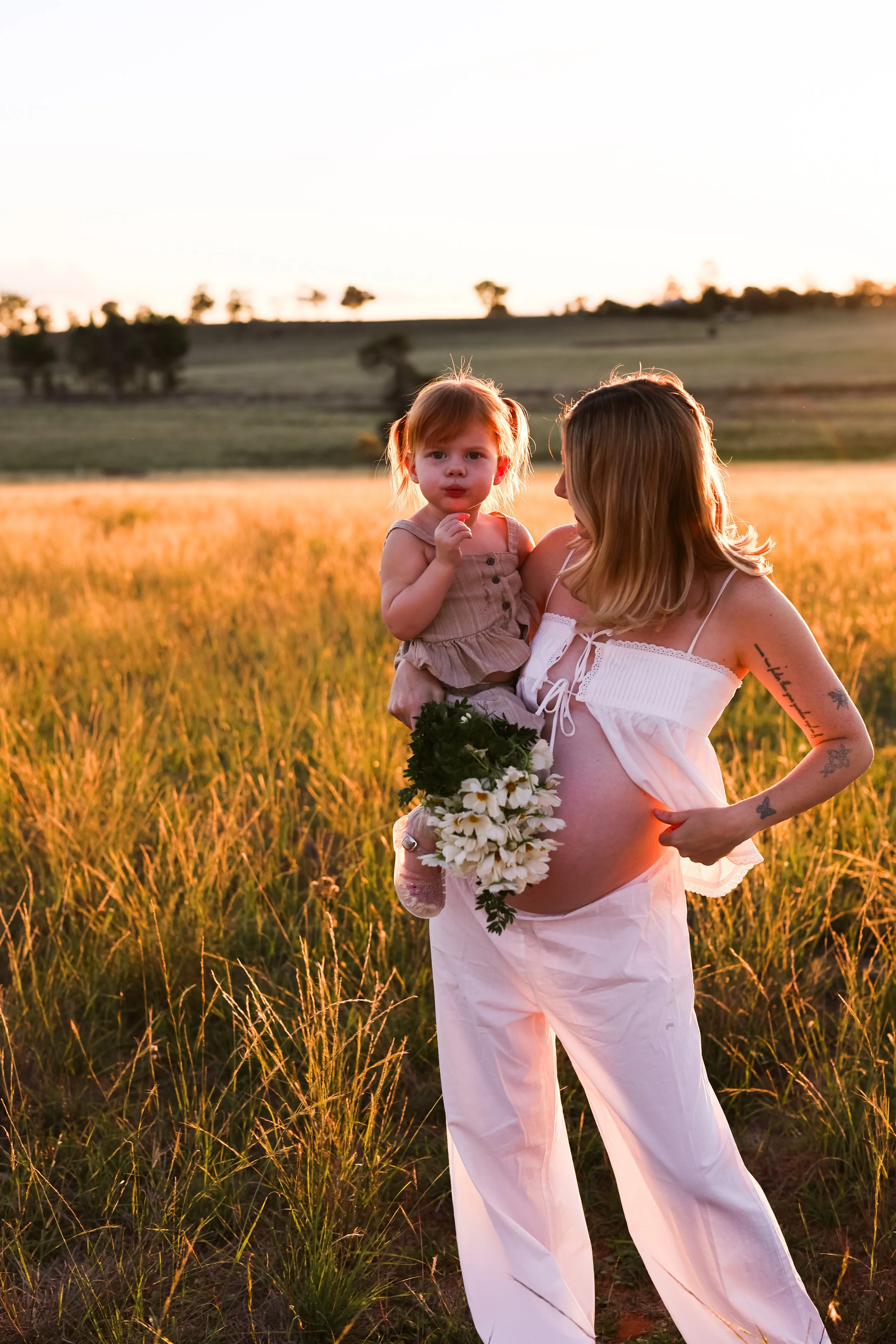 Bronte Dooley Photography Dubbo_Maternity Photoshoot (9).jpg