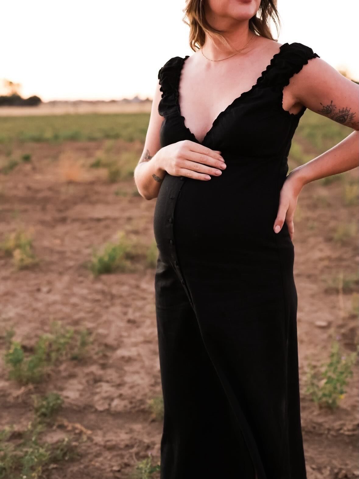 Maternity session for Katie 🌾

Currently slightly obsessed with B&amp;W edits. What&rsquo;s your favourite B&amp;W or coloured?

Out on the land, boots on, buggy&rsquo;s loaded and a million burs for your photographer to step on!! 
This was the horr