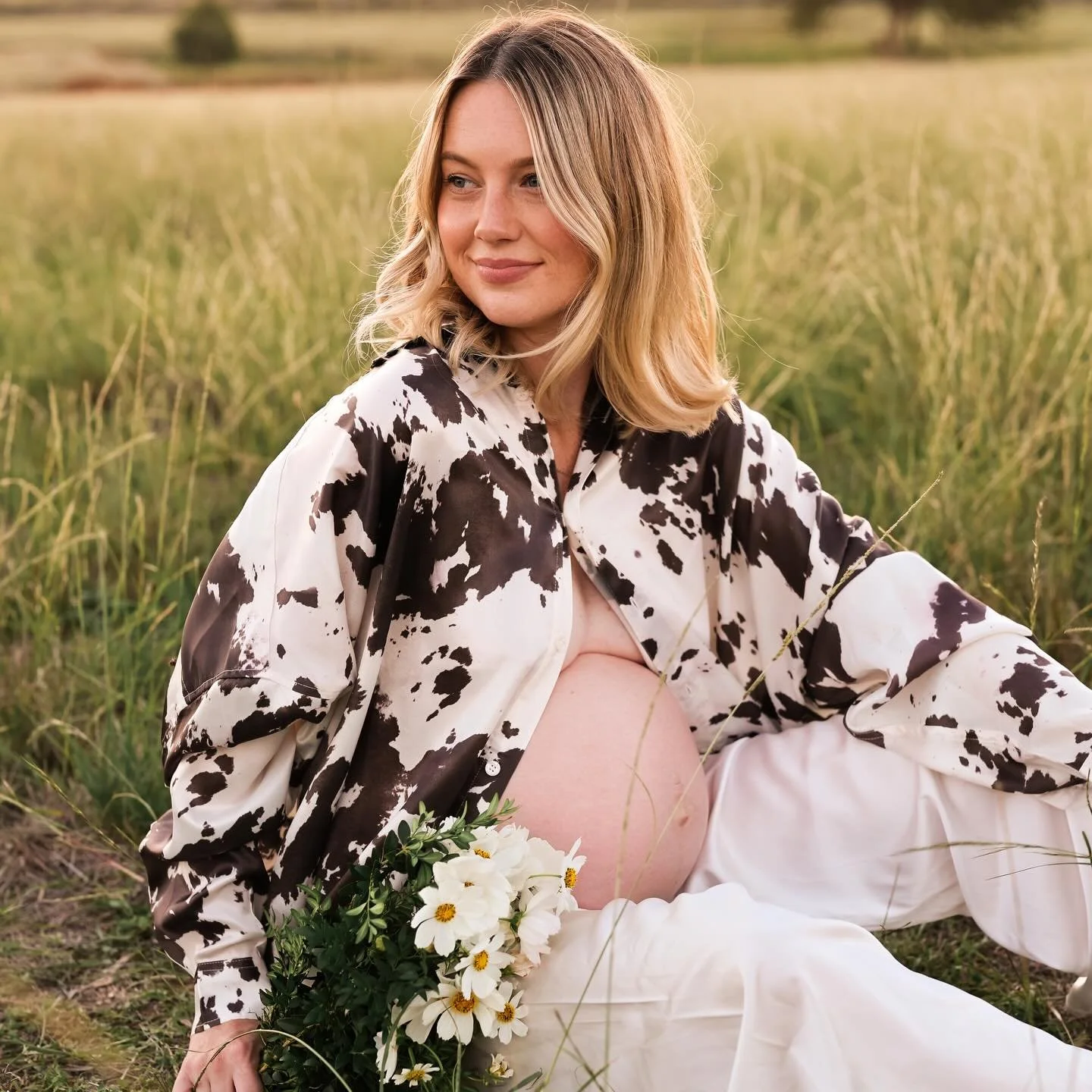 Abby in her second bloom 🌸
Such a simple shoot that came together beautifully just in time before the new baby makes their way. Remi will be the most glorious big sister, but it&rsquo;s noted that we will leave the jelly beans at home next photoshoo