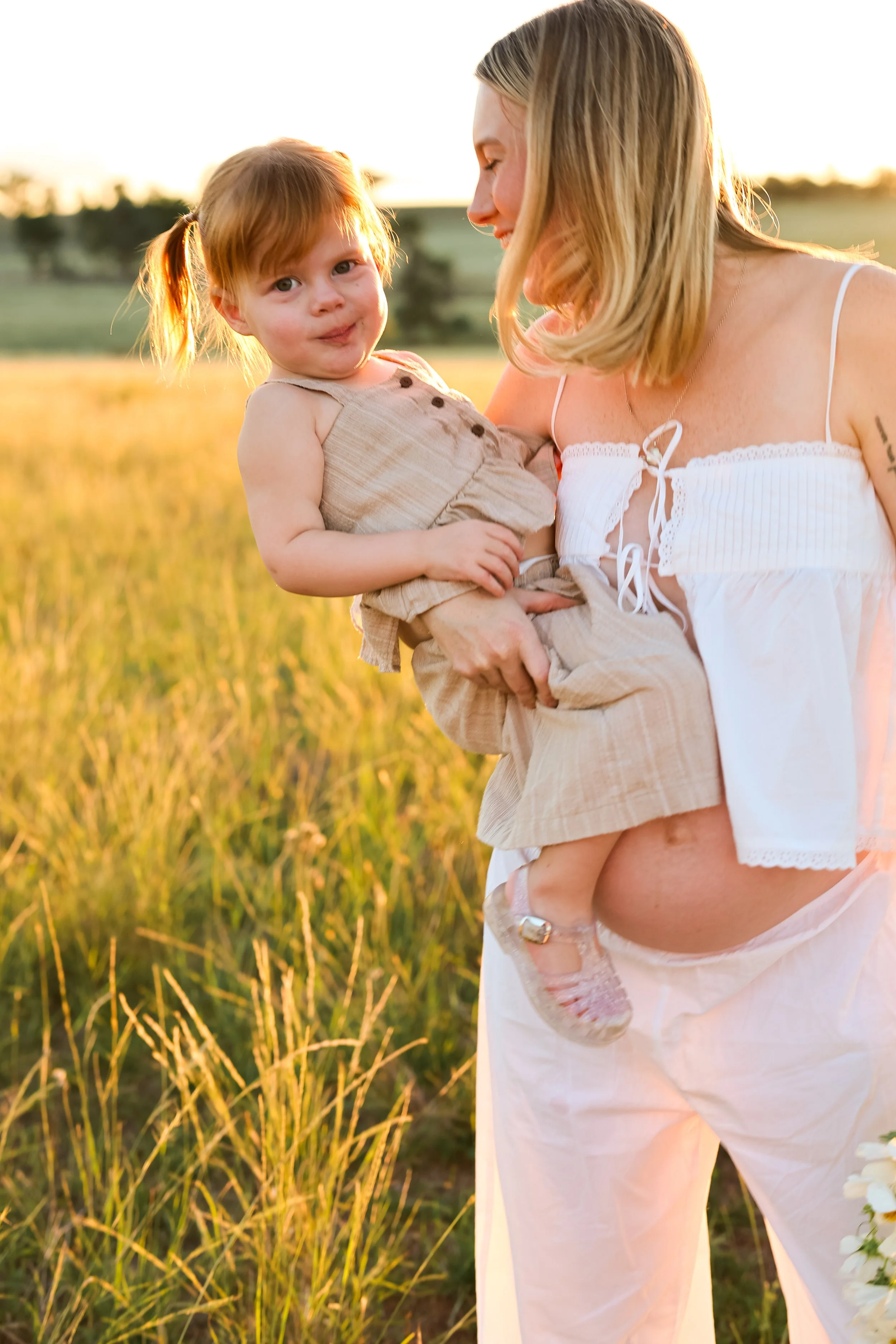 Bronte Dooley Photography Dubbo_Maternity Photoshoot (16).jpg
