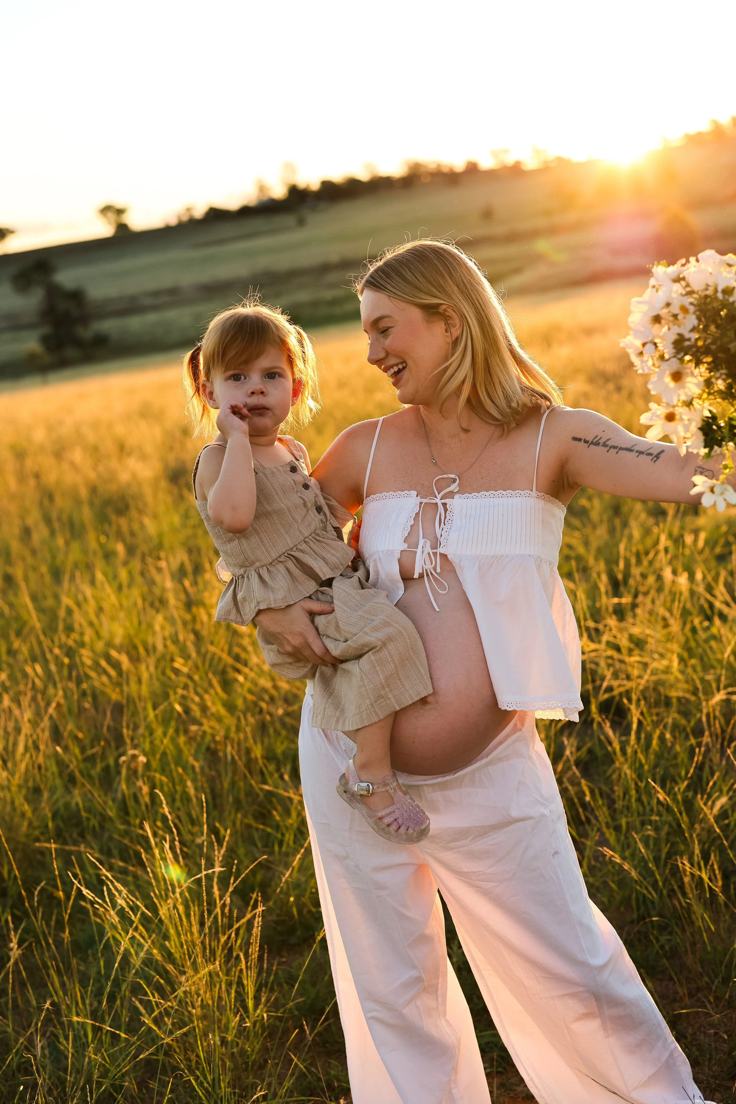 Bronte Dooley Photography Dubbo_Maternity Photoshoot (19).jpg