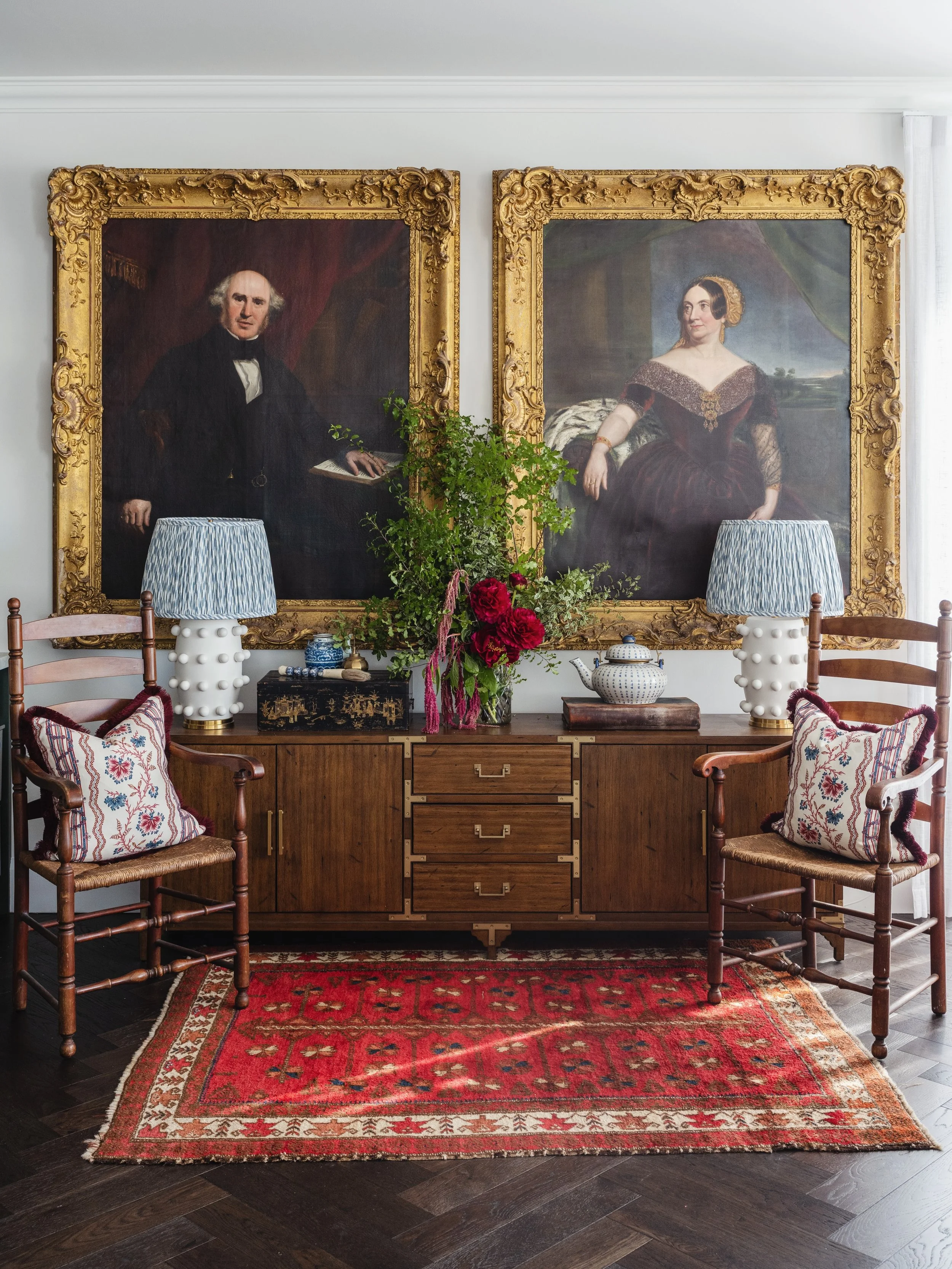 Bold and the Beautiful. Our Ascot project is a layered collection of incredible antiques, custom layers with contemporary blends. We are thrilled to have worked with our lovely client to complete her home ❤️

Photography 📷 @hannahpuechmarin 

Interi