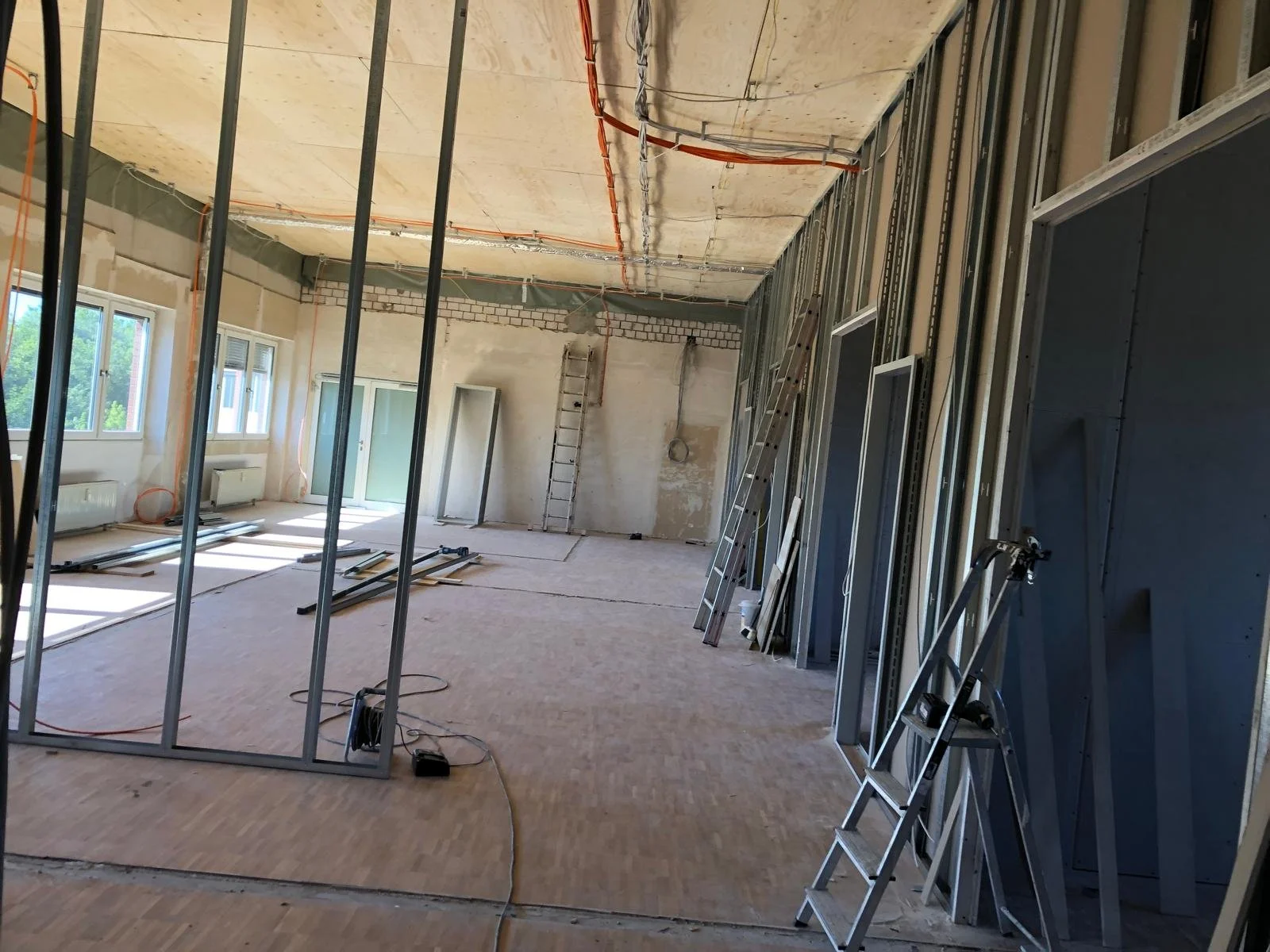 Büroausbau Stolberg, Trockenbau Gewerbe, Metallständerwände, Innenausbau Aachen, Rigipsarbeiten NRW