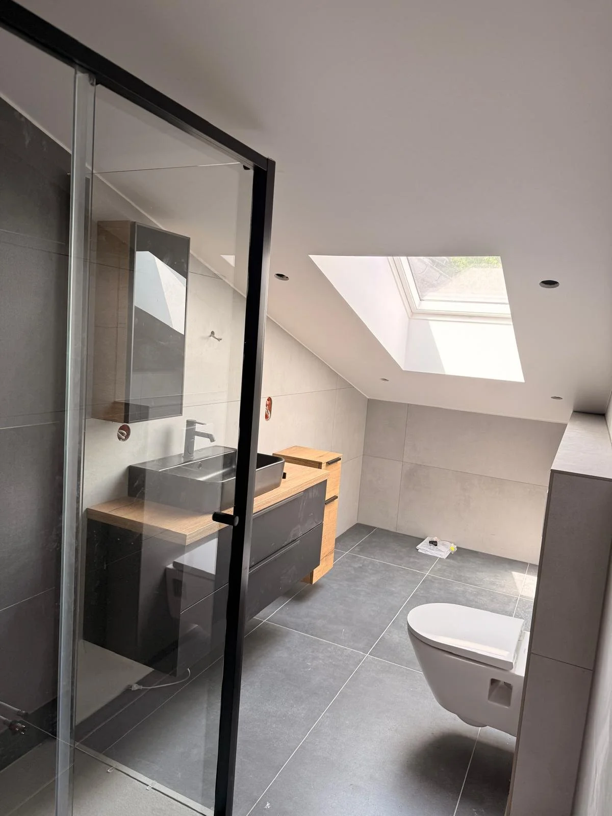 Moderne Badsanierung Stolberg, Badezimmer Renovierung, Fliesenarbeiten, Innenausbau Aachen, Badmodernisierung Nordrhein-Westfalen