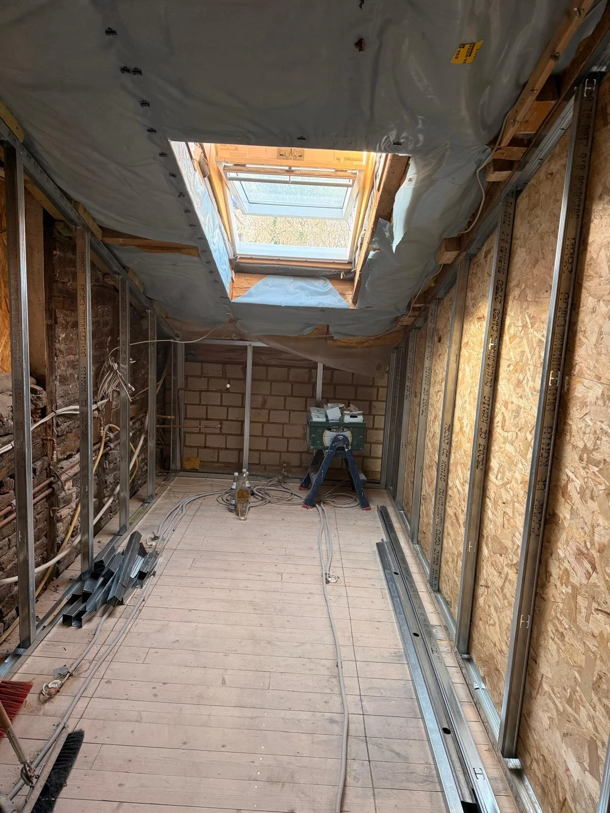 Trockenbau Badezimmer Stolberg, Dachgeschossausbau, Rigipsarbeiten, Innenausbau, Badsanierung Aachen, Gipskartonmontage NRW