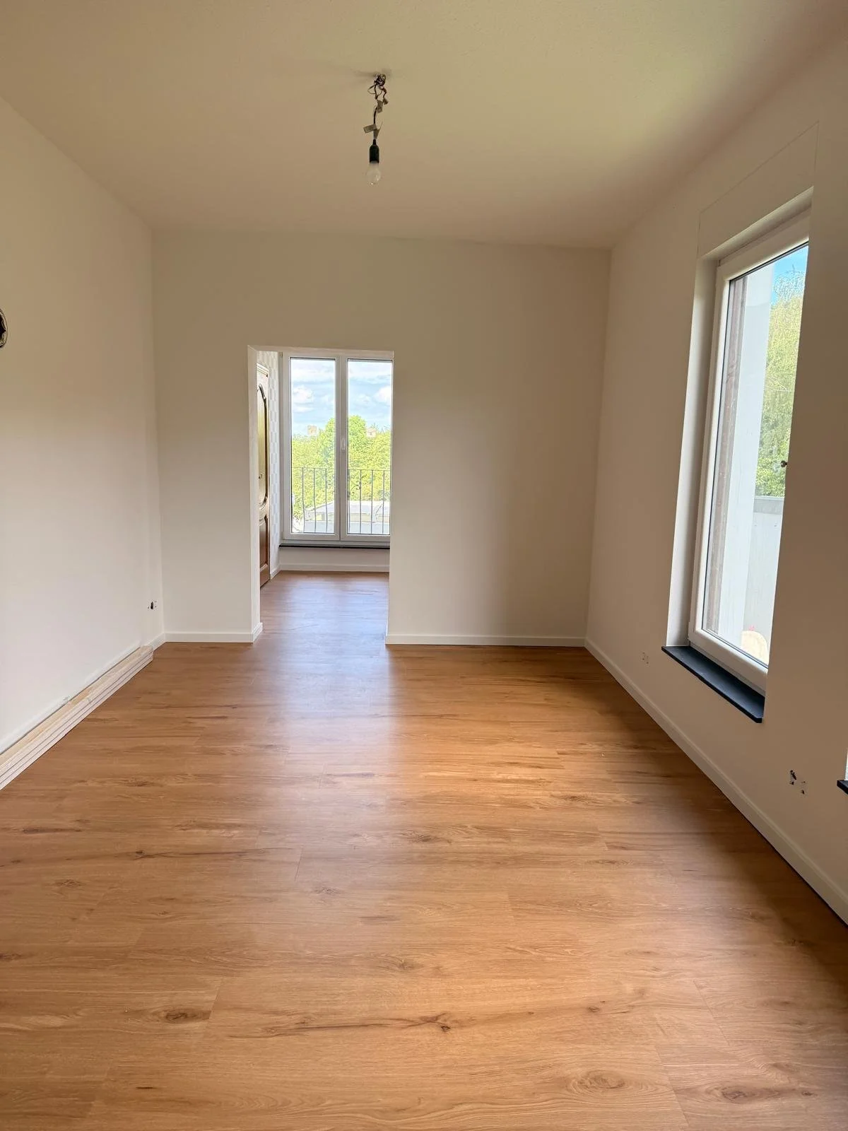 Wohnzimmer Vinylboden Stolberg, Bodenverlegung Aachen, Bodenbeläge NRW, Designboden, Renovierung Wohnzimmer