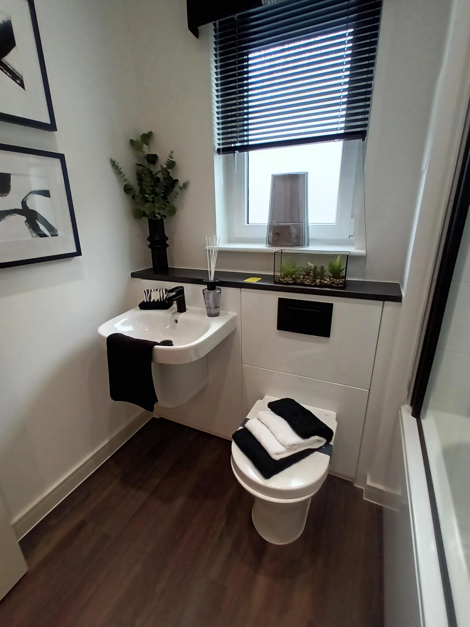 Wall to Wall Vanity .png