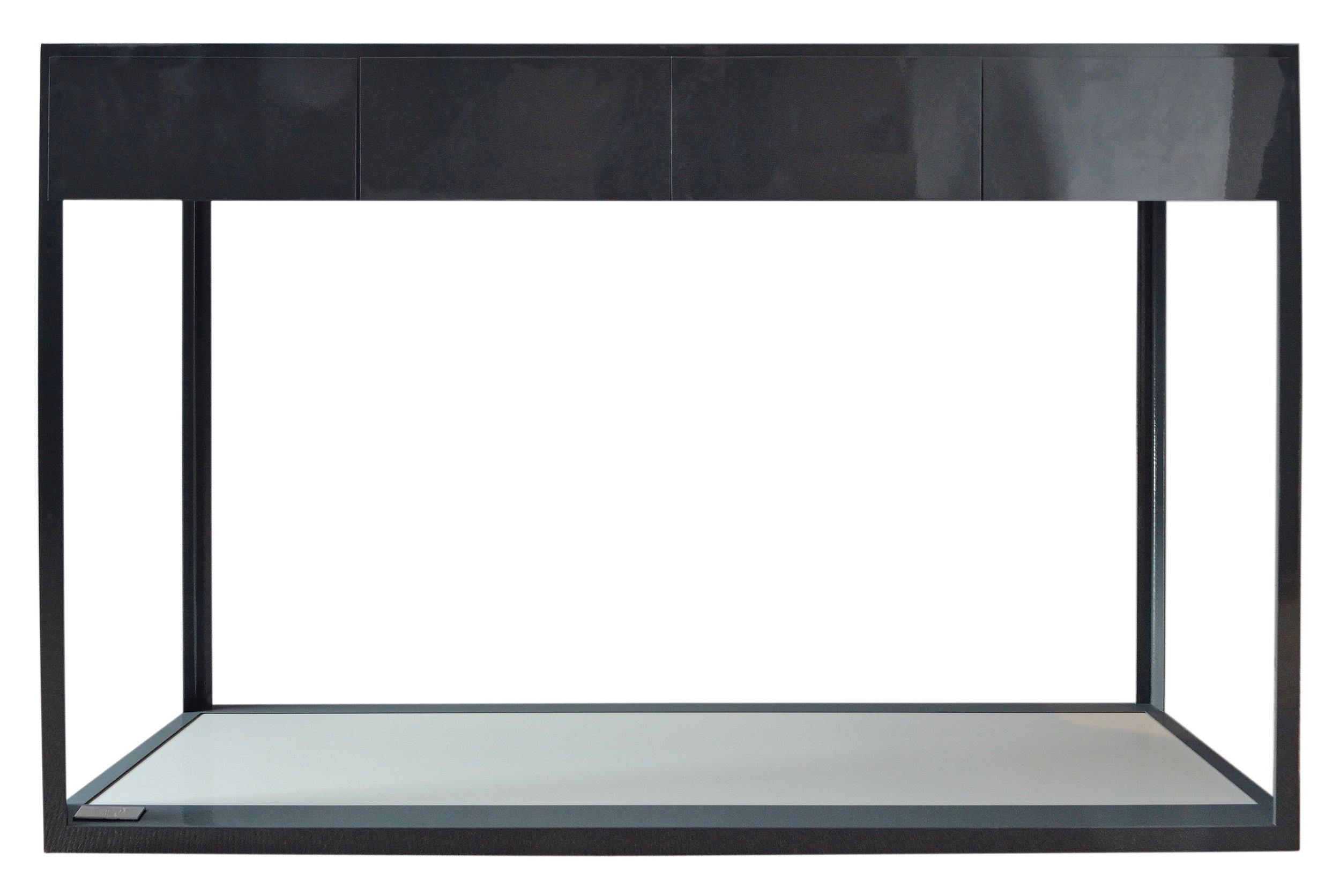 Une vitrine d'exposition noire et transparente avec un cadre en métal noir.