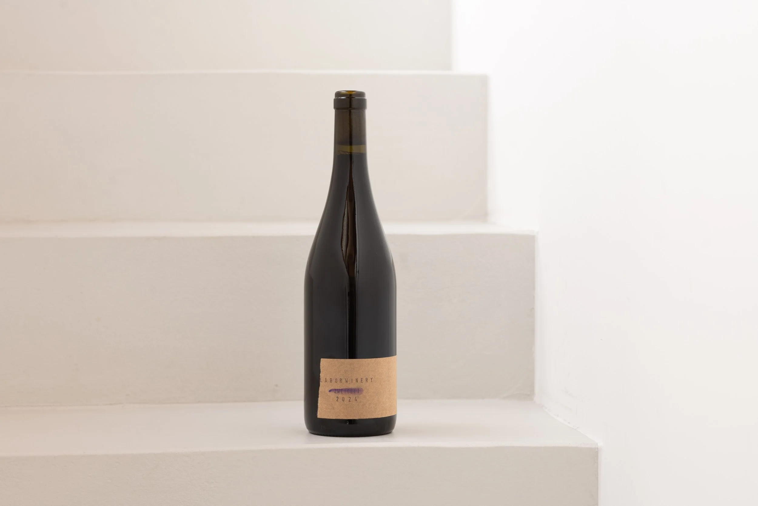 Low-intervention  natural single-vineyard wine zweigelt vintage 2024 Szekszárd Wine Region Hungary loess soil fruity fresh vibrant handcrafted bottle of red wine