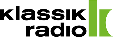 Logo von klassik radio mit schwarzem Text und grünen Designelementen