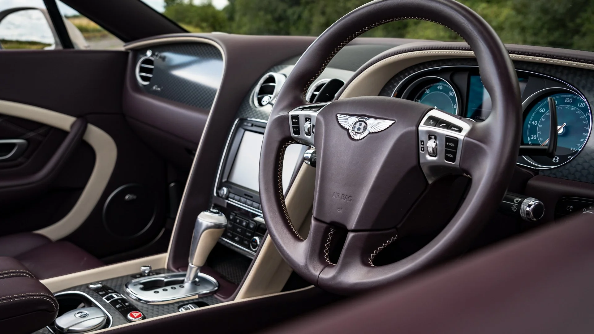 Bentley dash.jpg