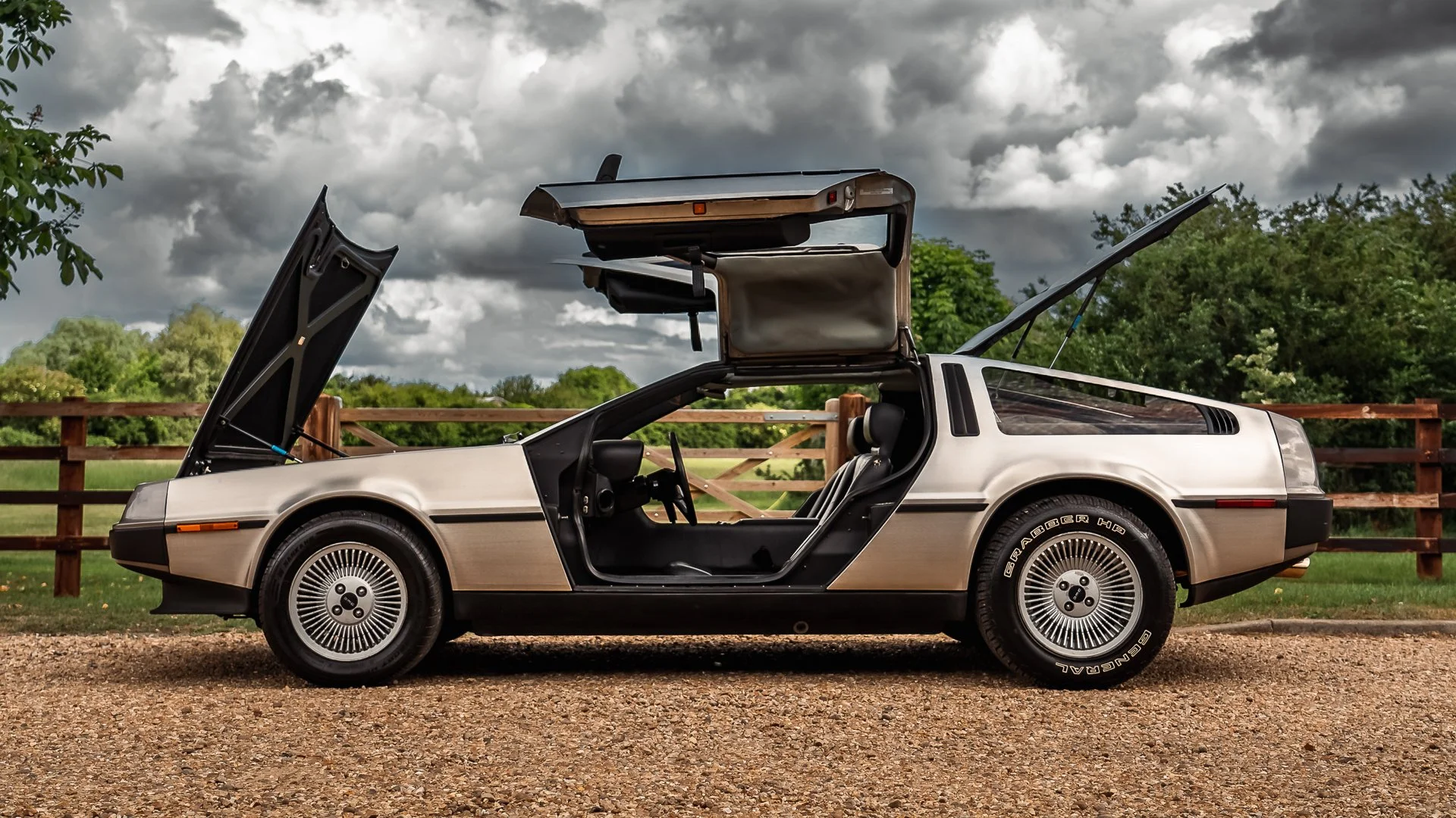 Delorian Insta.jpg