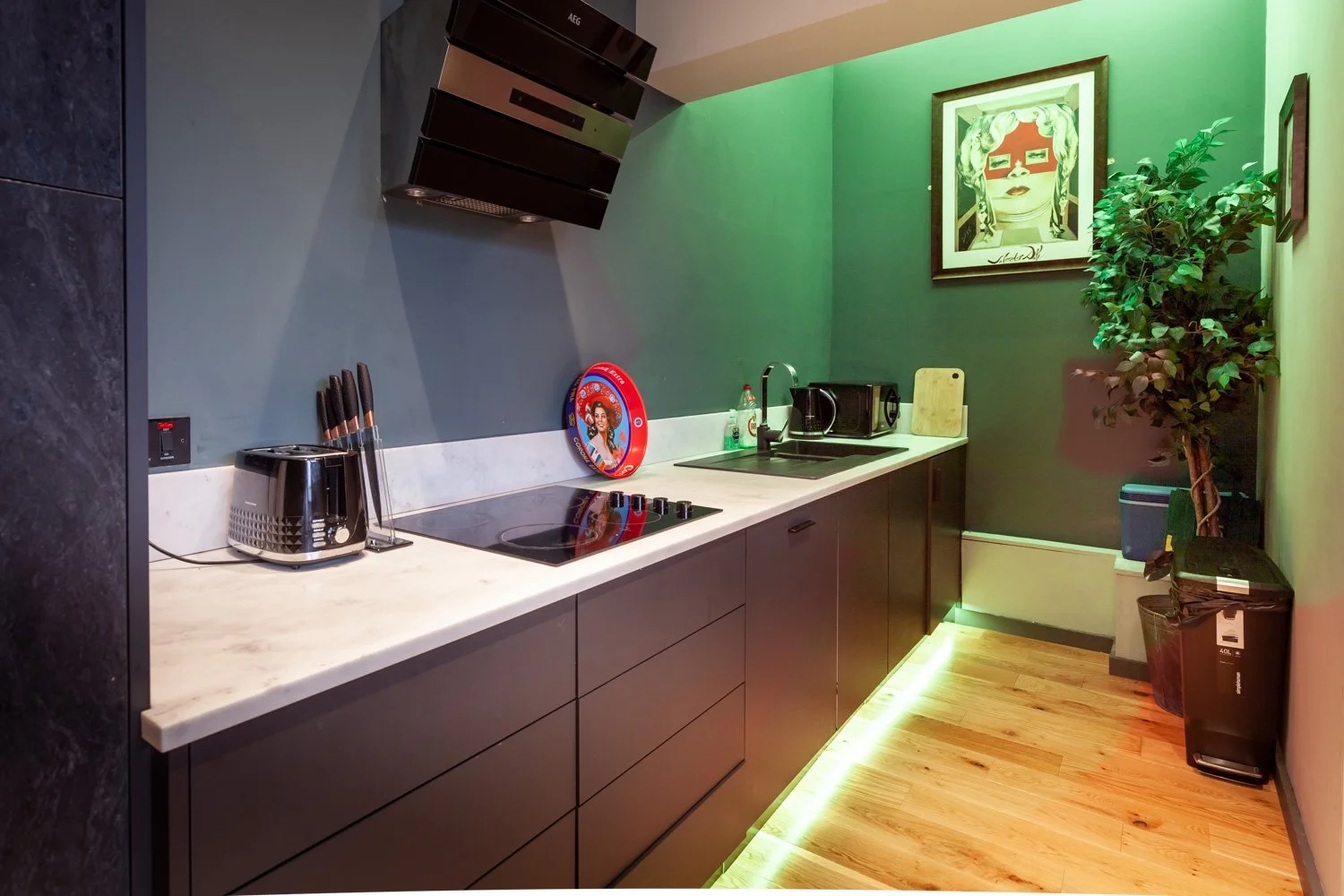 11Kitchen.jpg