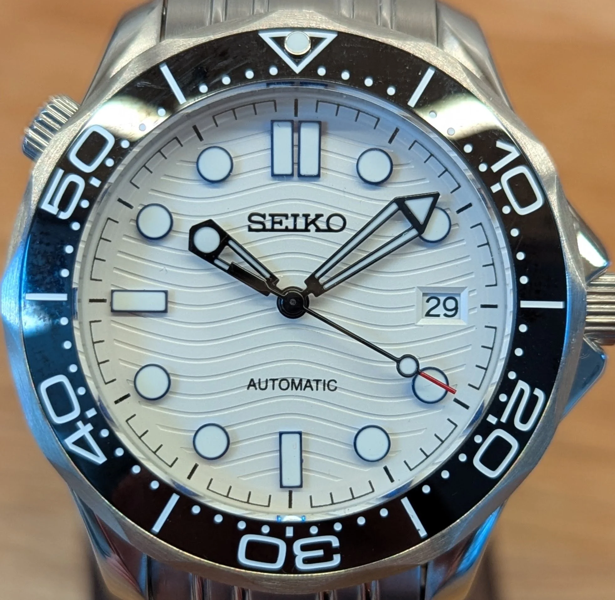 white seamaster 6 o'clock date dive watch omega seiko mod seikomaster nh35