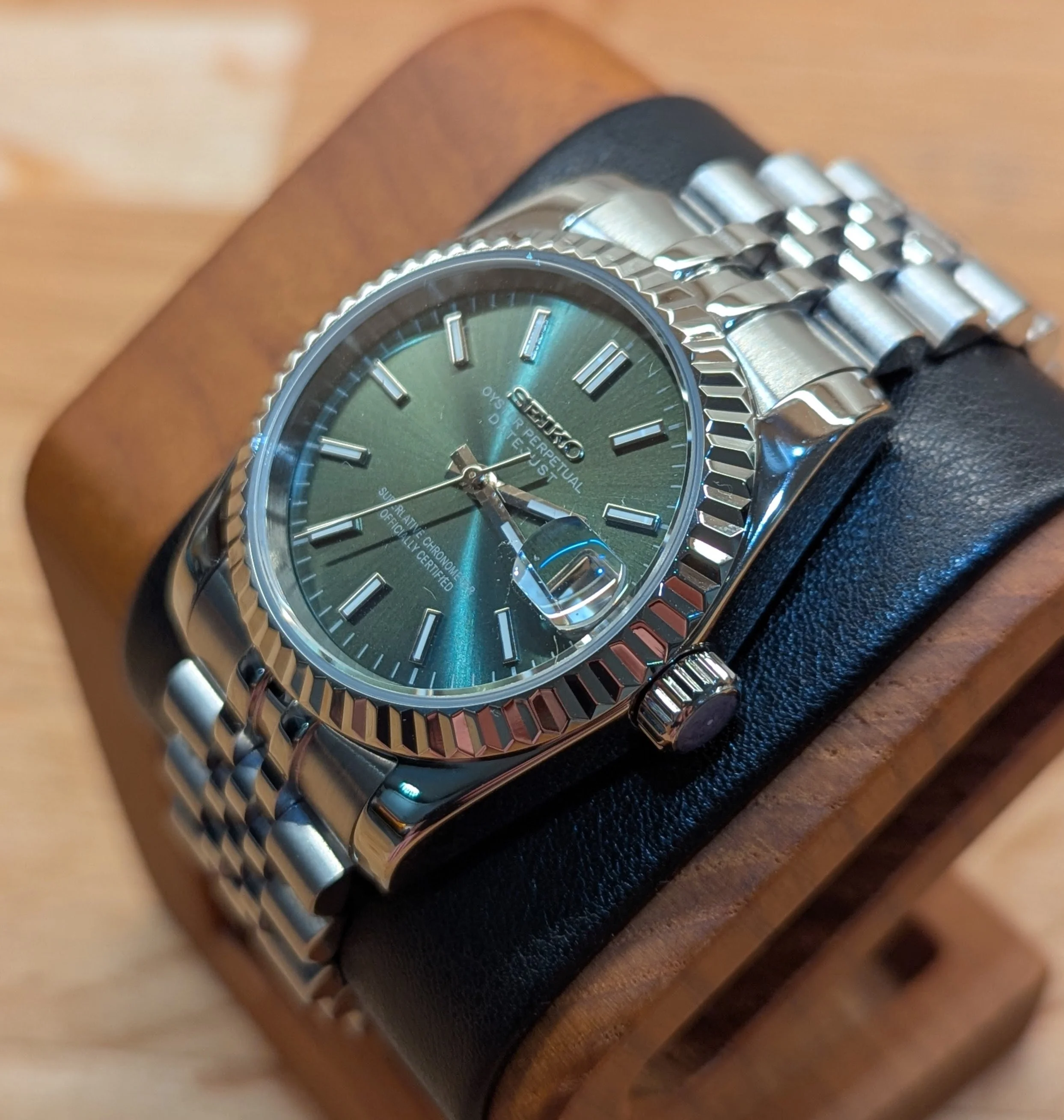 date just seiko mod fluted bezel jubilee bracelet green dial