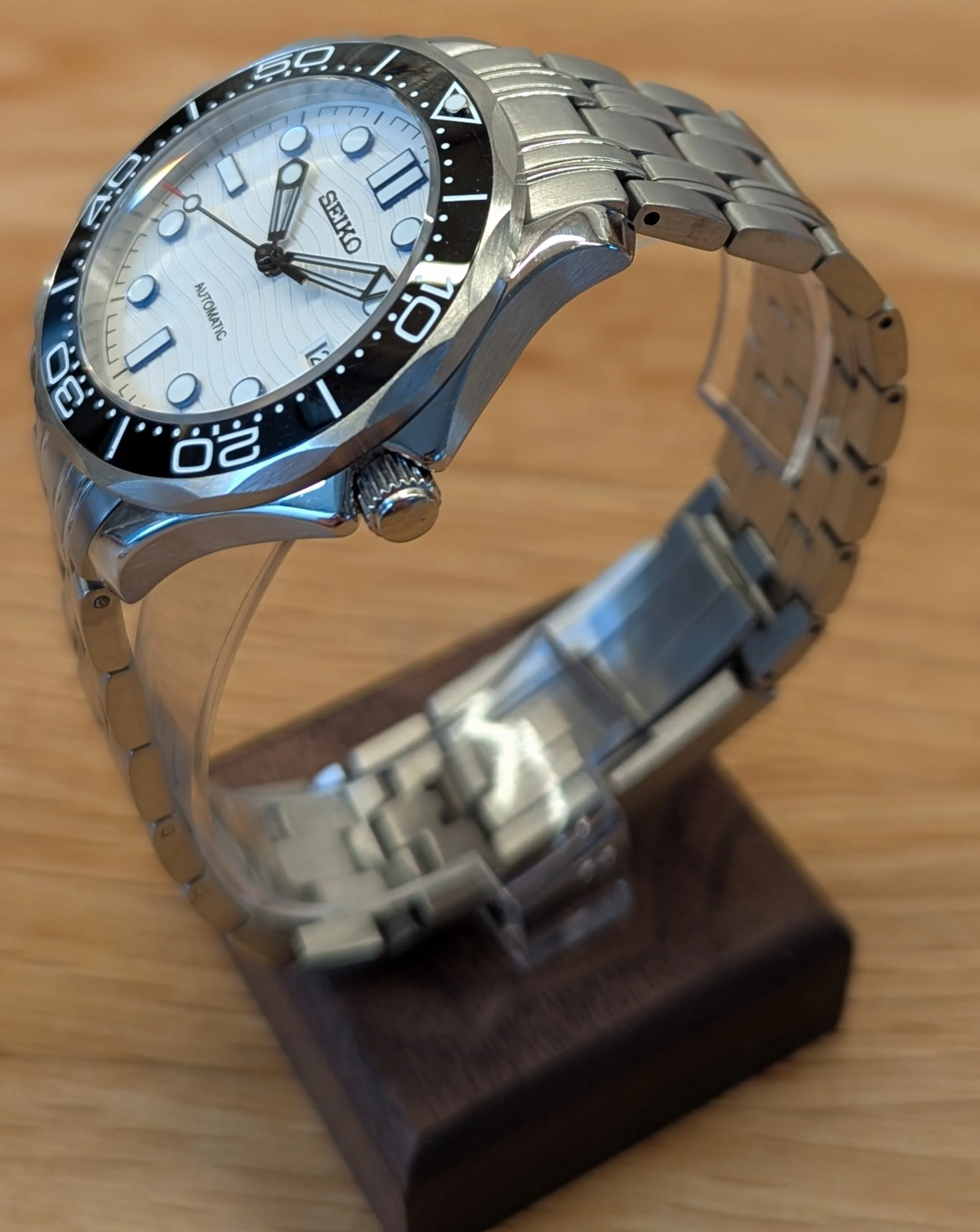 white seamaster 6 o'clock date dive watch omega seiko mod seikomaster nh35