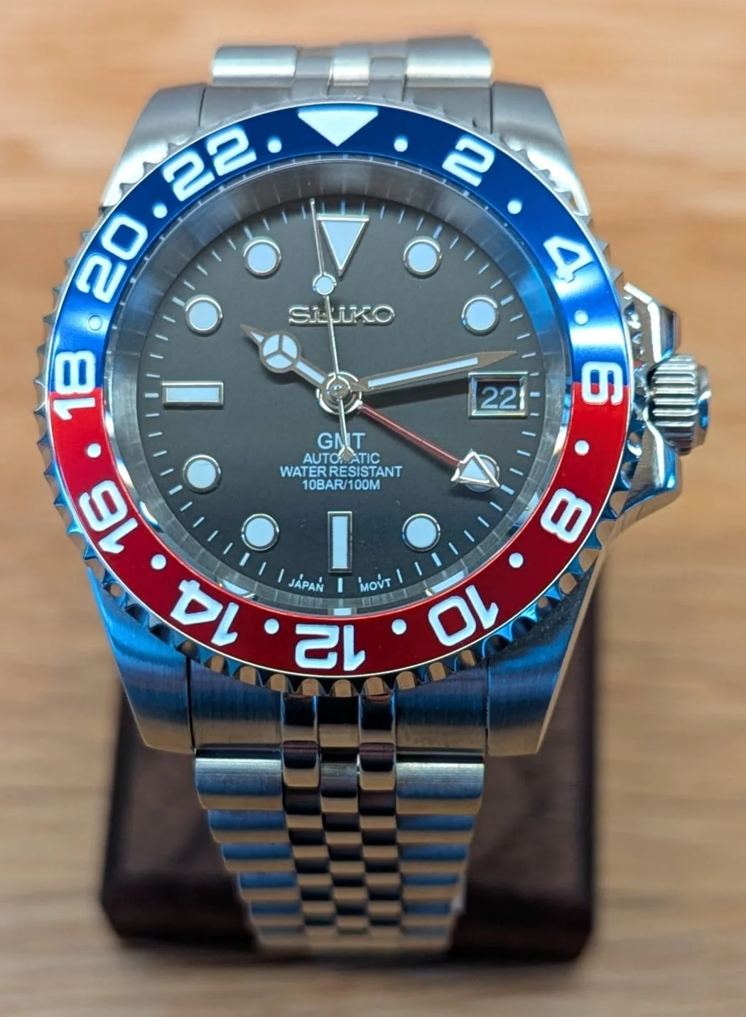 Custom Seiko MOD GMT Master Pepsi, display case back and jubilee bracelet