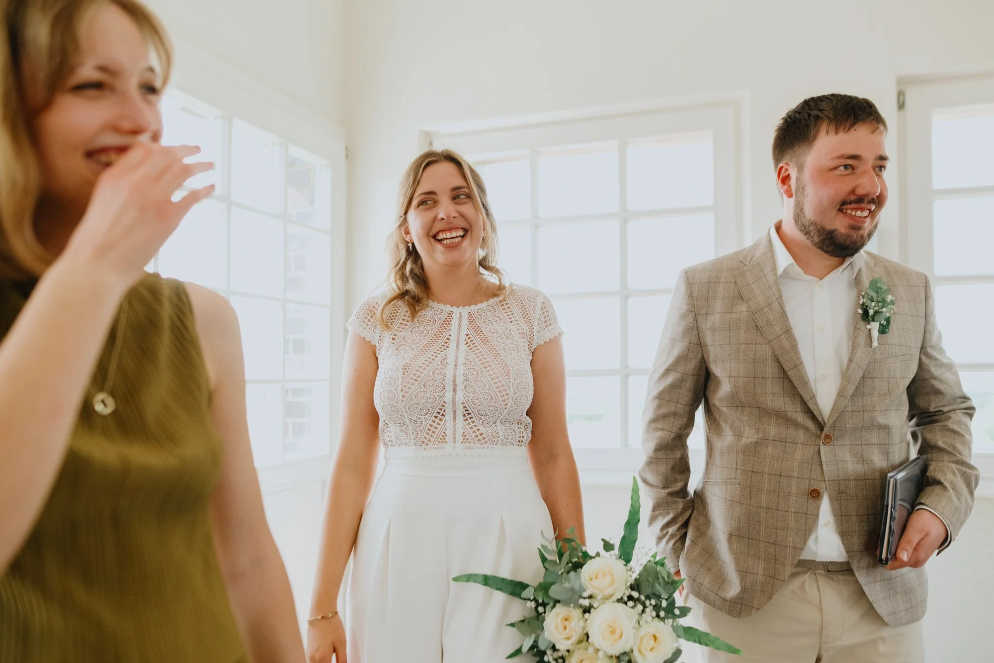 emotionaler Moment von Brautpaar bei Hochzeit in Hochzeitsturm in Darmstadt