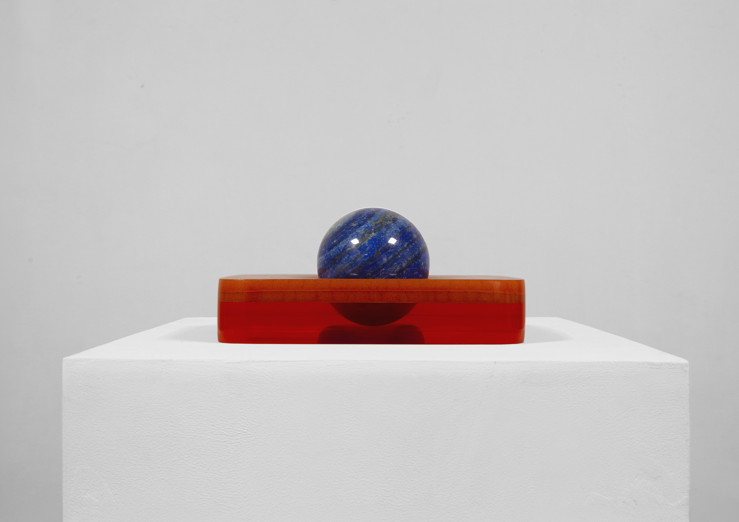 Great cosmic banality III, 2023. 20x14x12cm.
Lapis Lazuli and resin