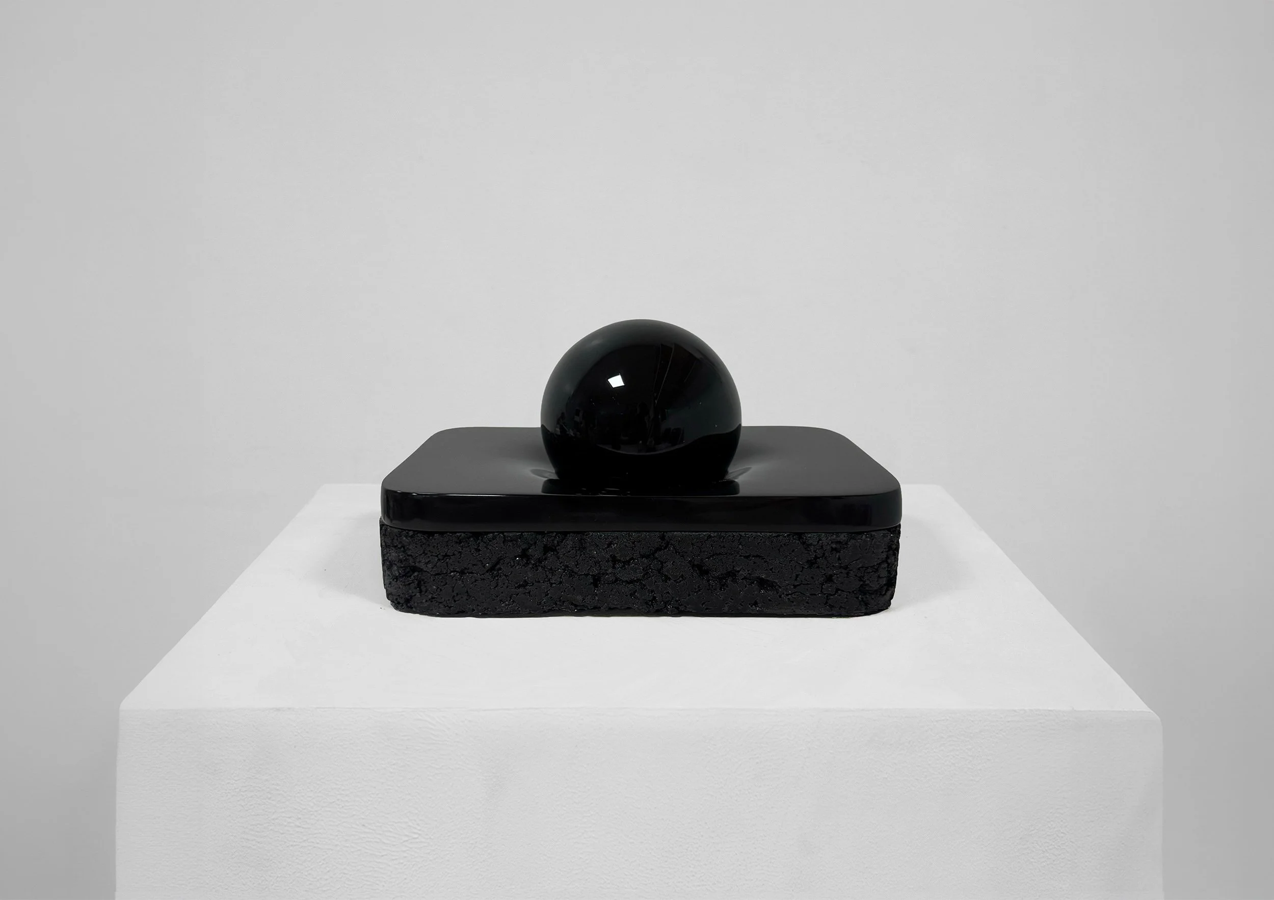 Great cosmic banality IX, 2026. 20x14x12cm.
Resin, obsidian and concrete