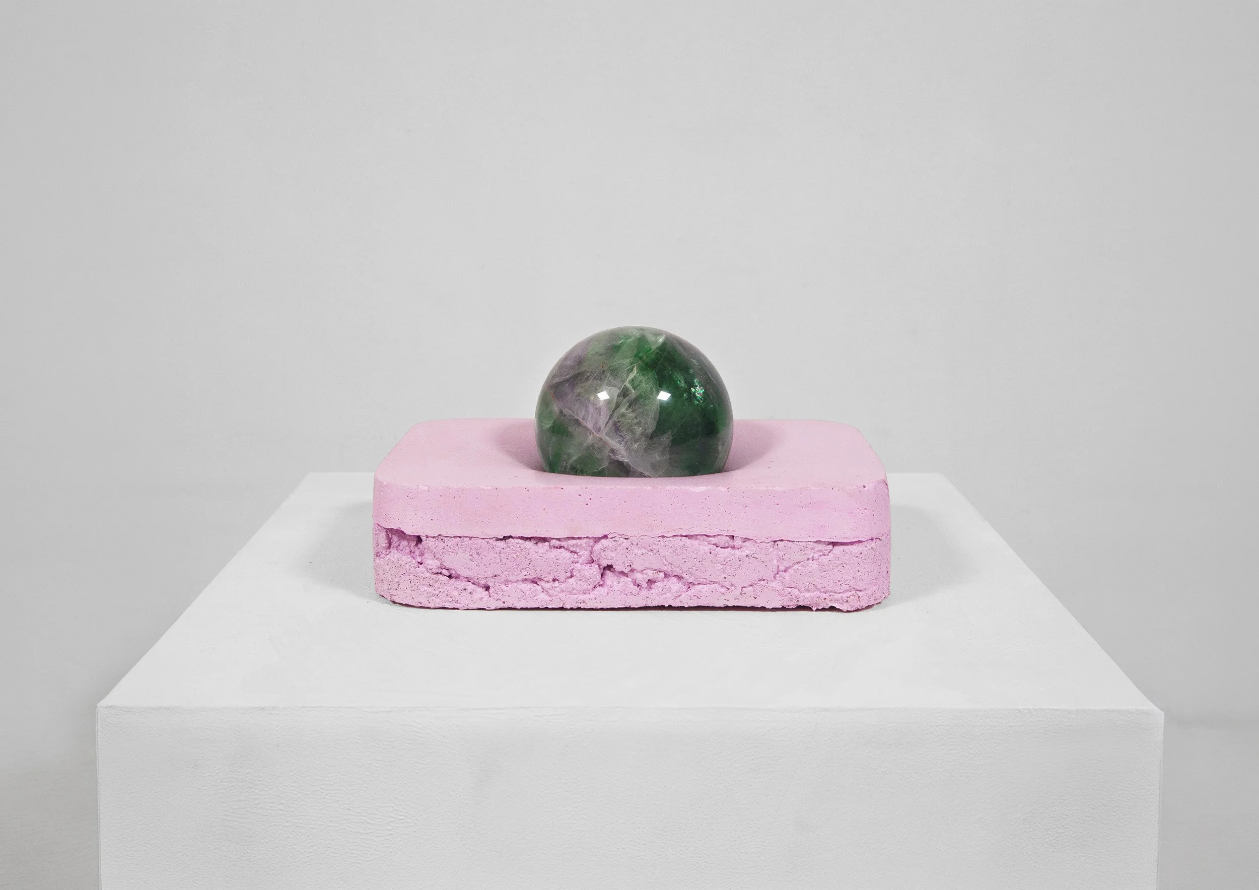 Great cosmic banality VII, 2024. 20x14x12cm.
Flourite and concrete 