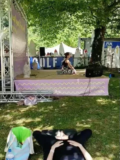 Wow danke f&uuml;r diese zwei wundervollen Tage! 

Ich durfte f&uuml;r @studiobloom.wellness das erste Mal auf einem Yogafestival mit dabei sein 🧡😌 und es war so wundervoll und hat unglaublich Spa&szlig; gemacht! 

Danke an @namaste.united f&uuml;r