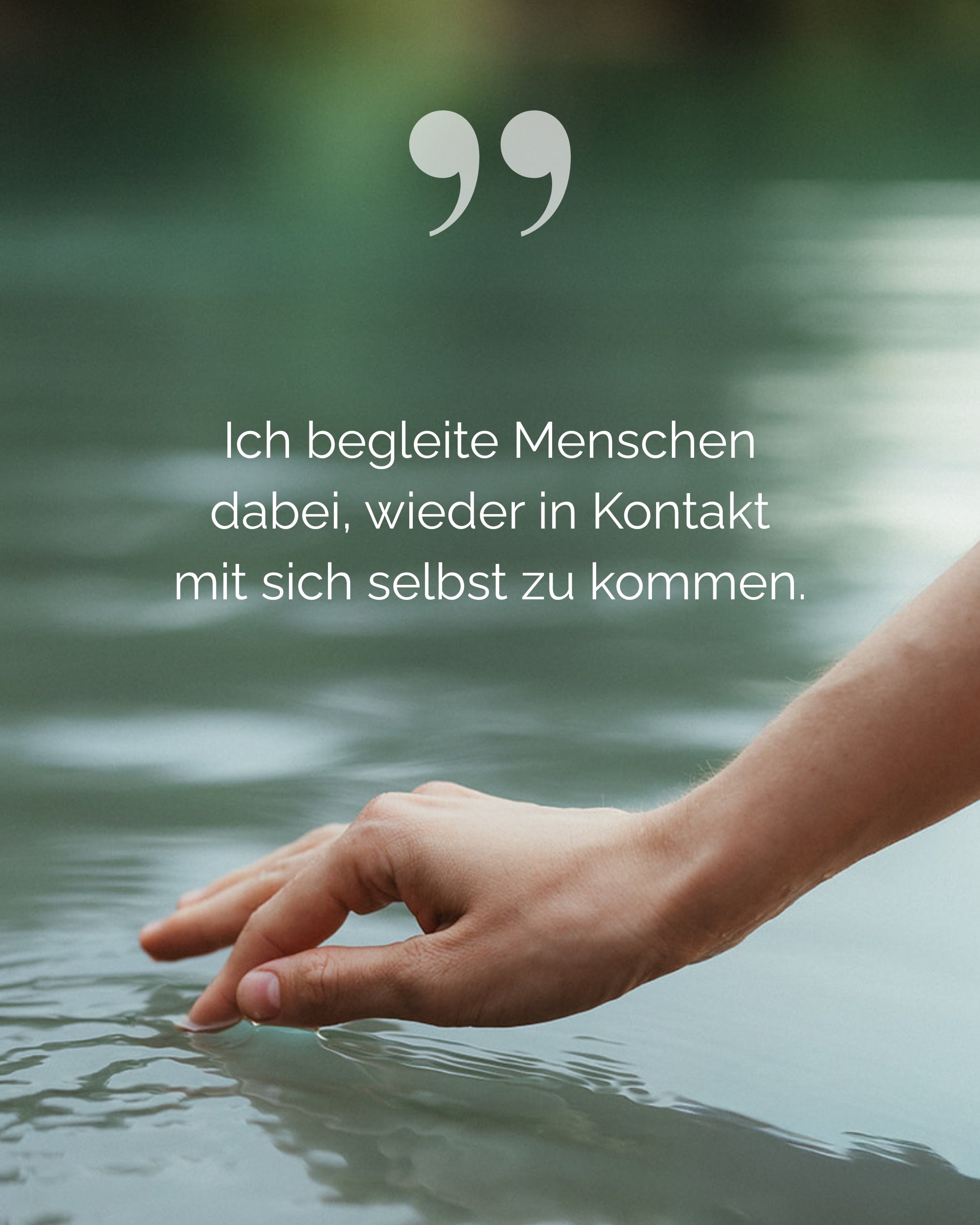 Vielleicht ist das der einfachste Satz, mit dem ich meine Arbeit beschreiben kann:

Ich begleite Menschen dabei, wieder in Kontakt mit sich selbst zu kommen.

Denn im Alltag passiert oft genau das Gegenteil.

Wir funktionieren. Reagieren. Erledigen. 