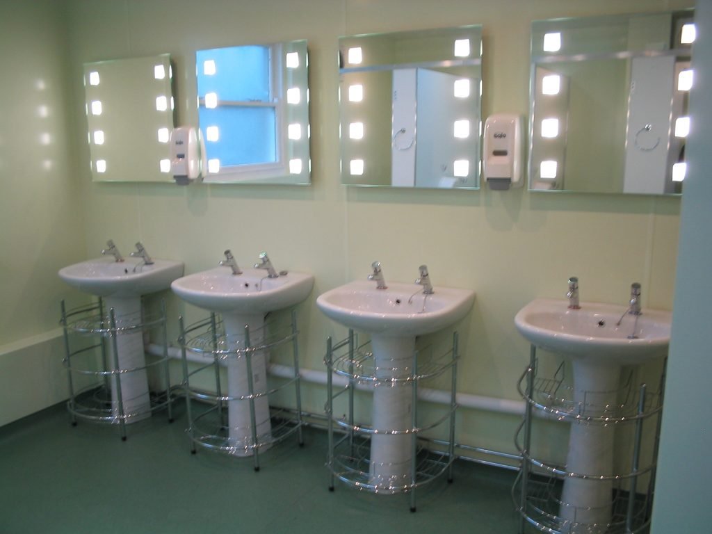 Ladies-bathroom-main-house-1024x768.jpg