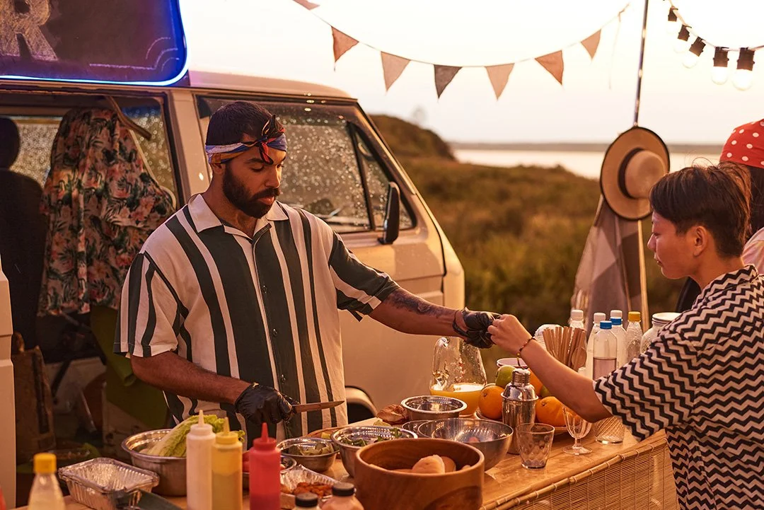 men-preparing-refreshments-at-an-outdoor-bar-2026-03-27-00-35-19-utc.jpg