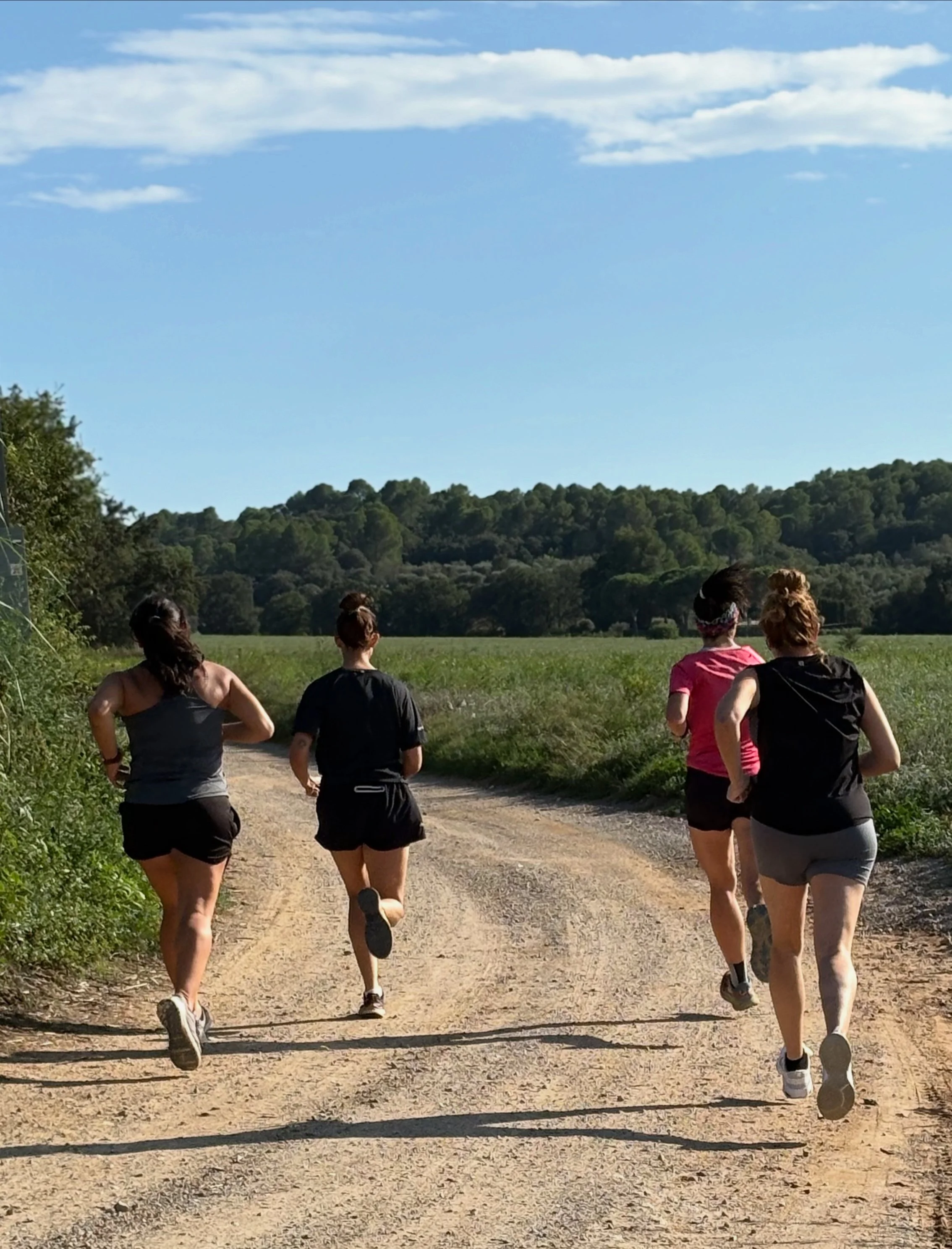 Corredoras entrenando trail running con RamyTrail