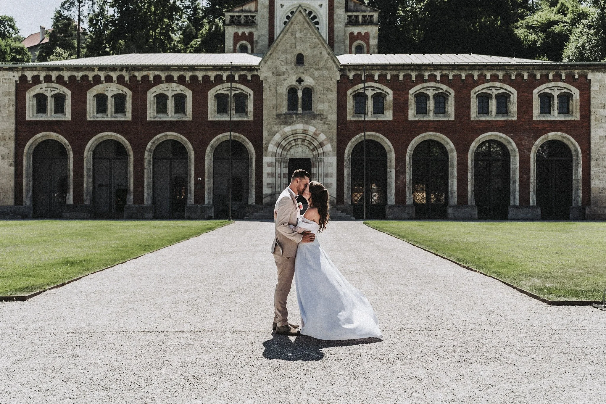 Brautpaar bei einer Hochzeit im Schloss Mirabell in Salzburg, fotografiert von Obi Shenouda Fotografie.