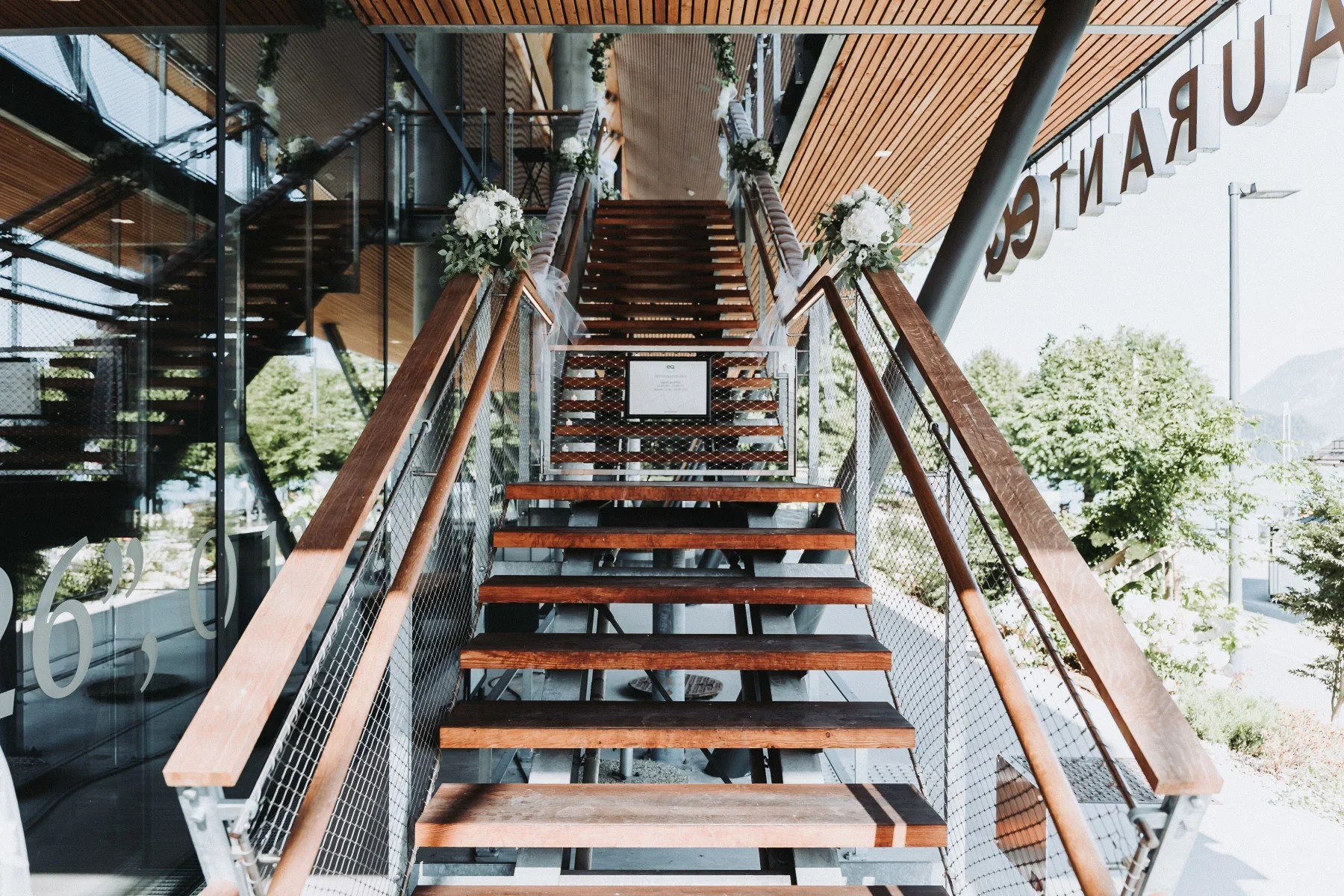 Die Holztreppe zum EQ in St. Wolfgang.