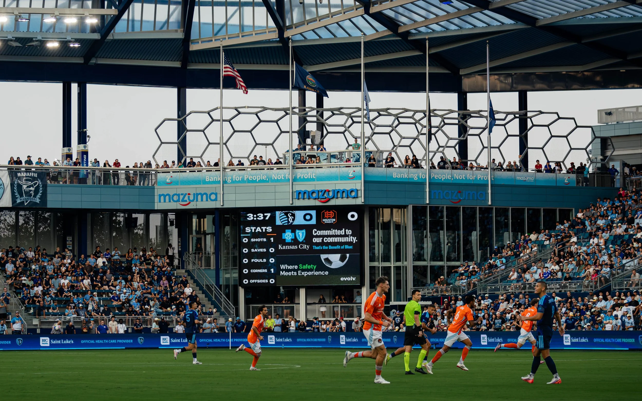Houston Dynamo Take Advantage of Red Card to Defeat Sporting KC 2-0