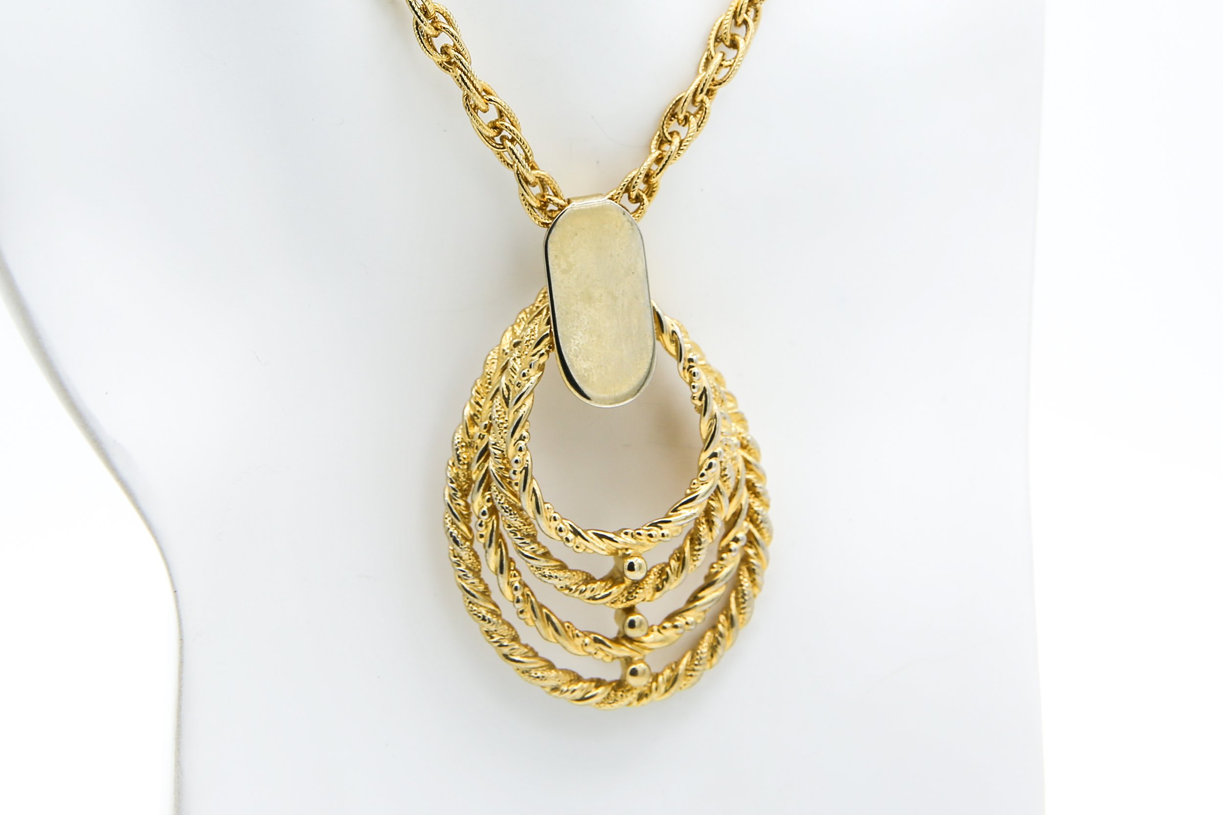 1976 SARAH COVENTRY DUCHESS NECKLACE