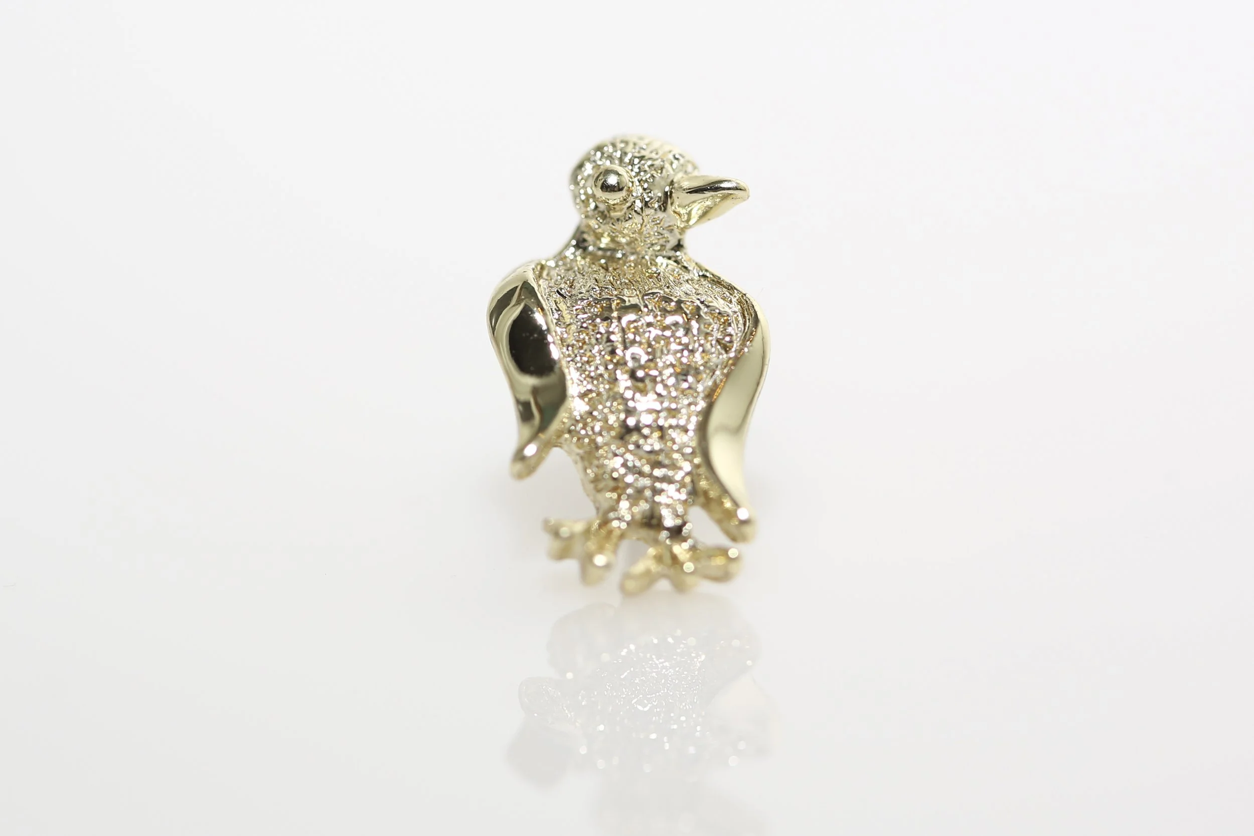 VINTAGE PENGUIN PIN