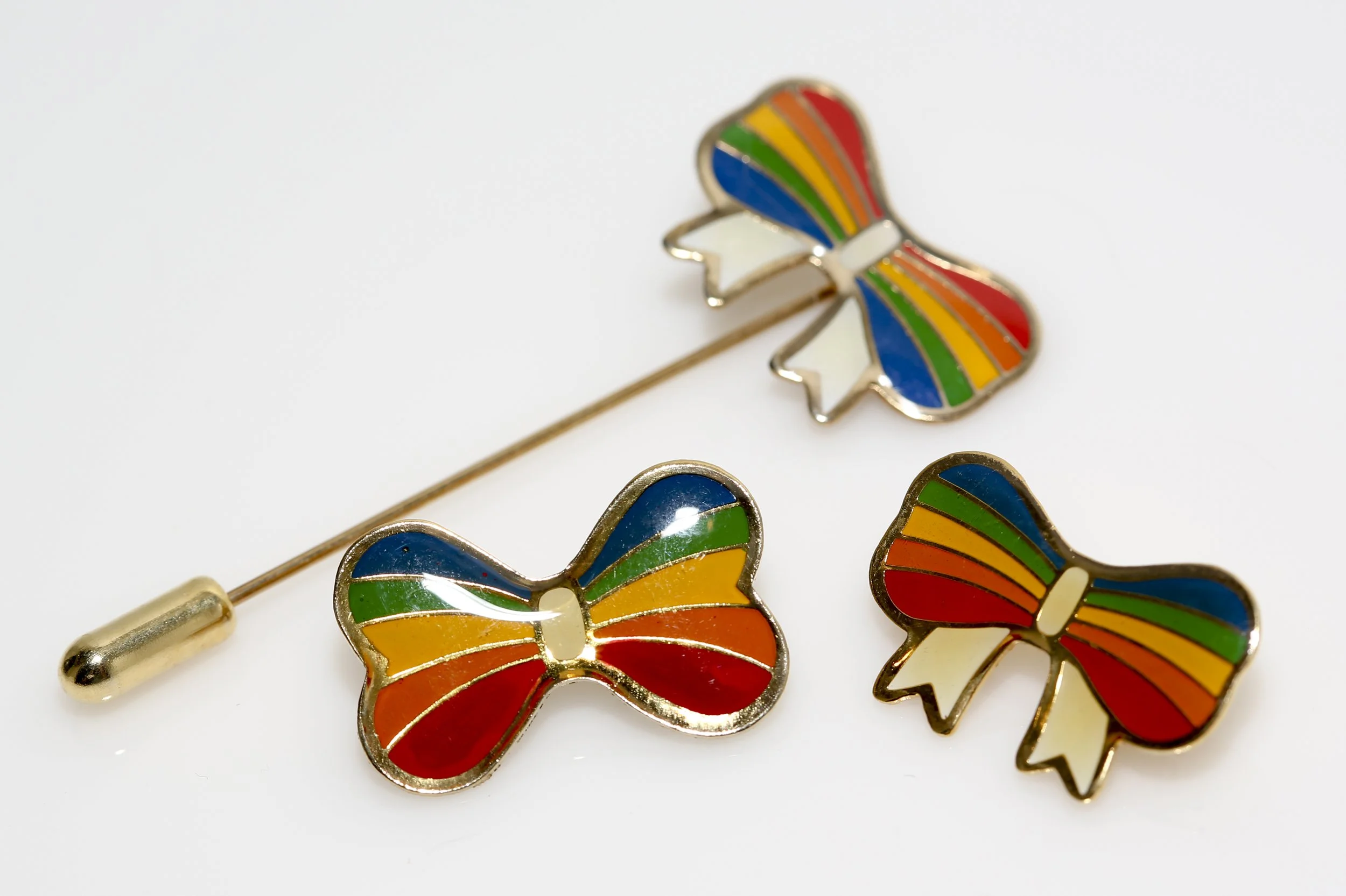 VINTAGE RAINBOW BOW PINS