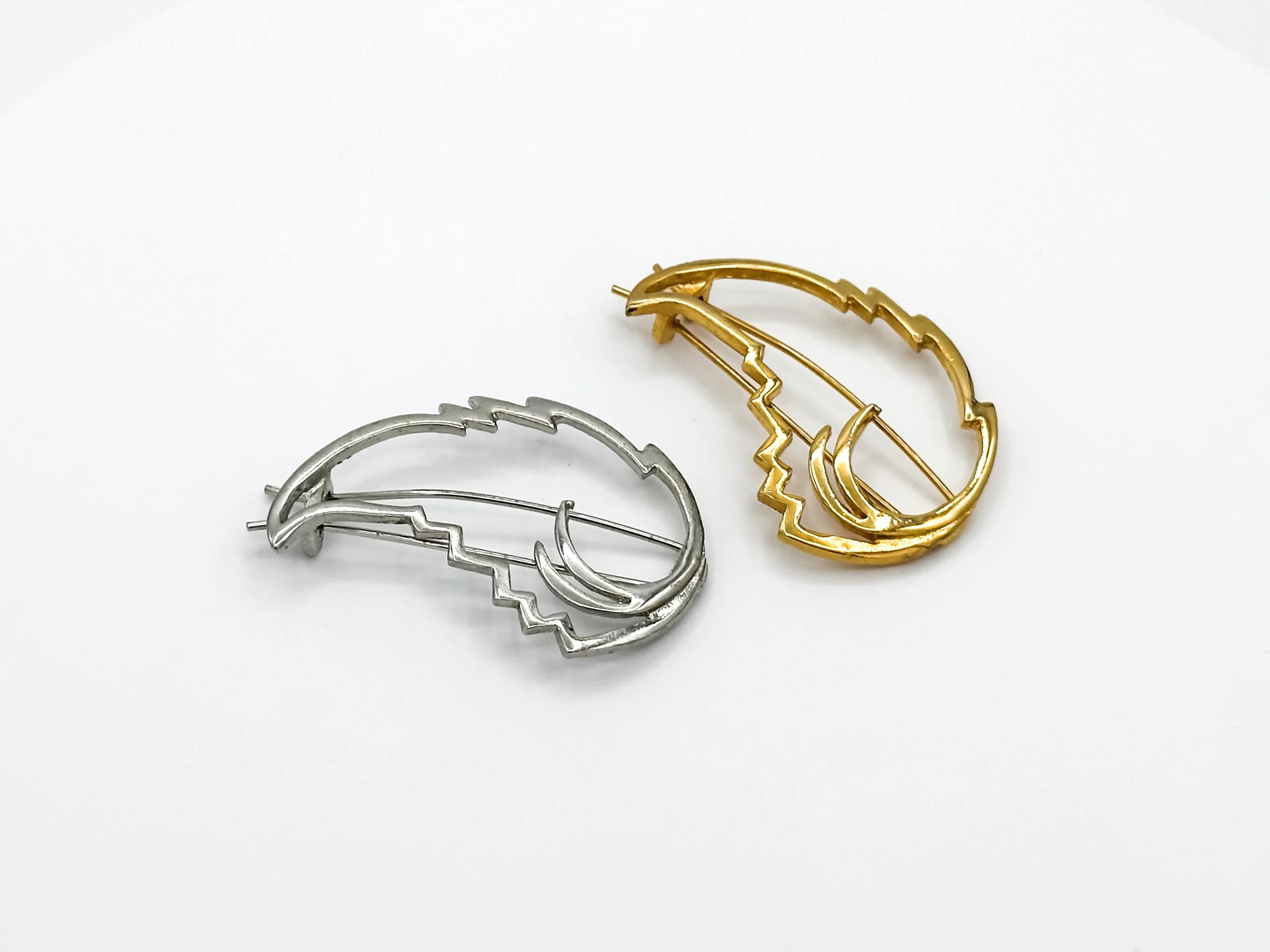 STYLIZED SHELL BARRETTE