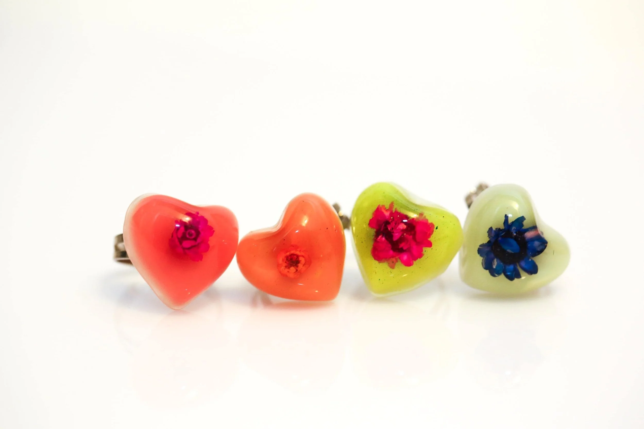 VINTAGE RESIN HEART RINGS