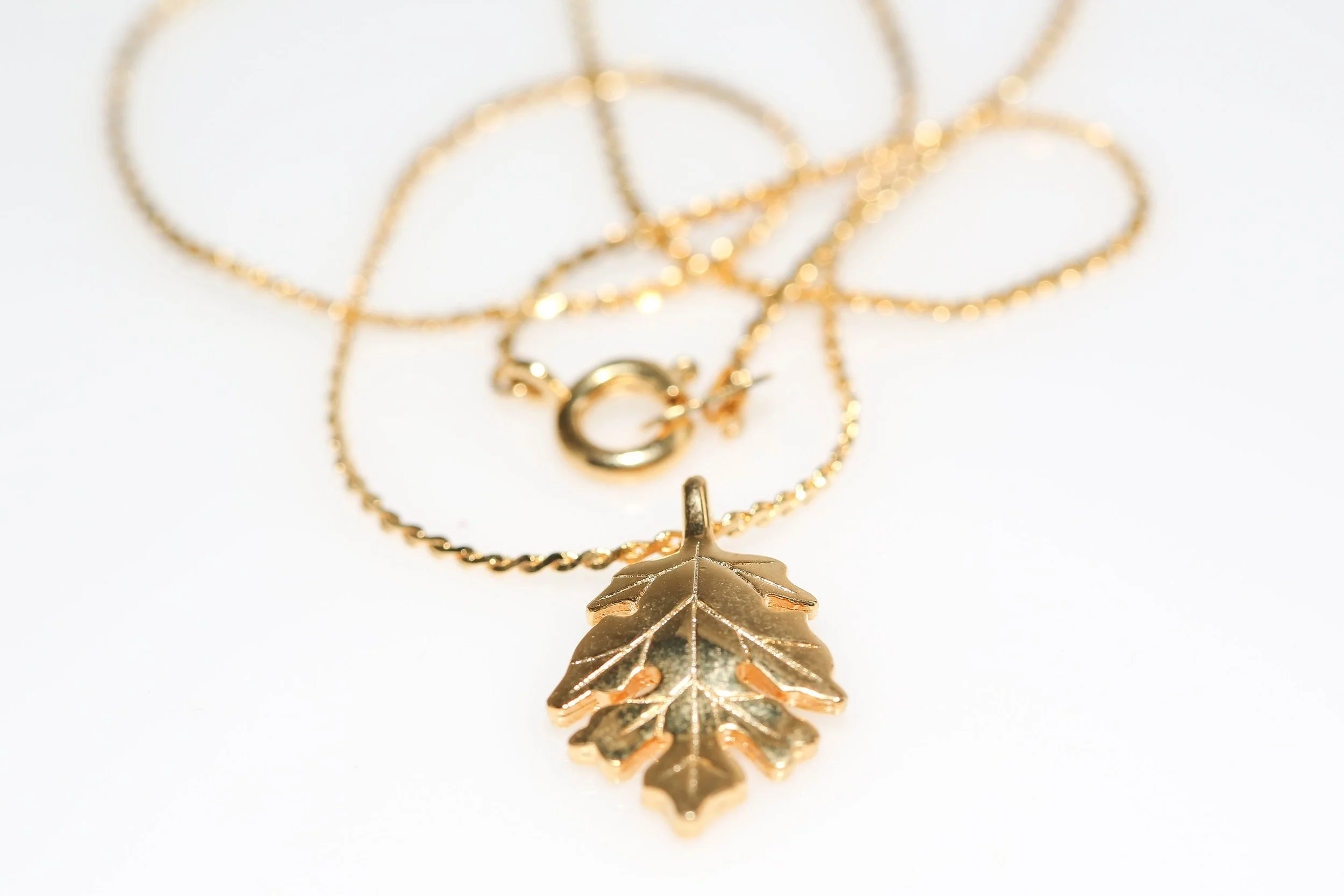 KMT GOLD LEAF NECKLACE