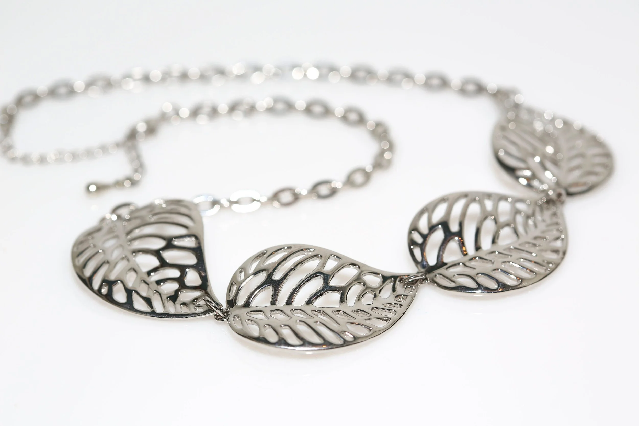 LEAF STATEMENT NECKLACE